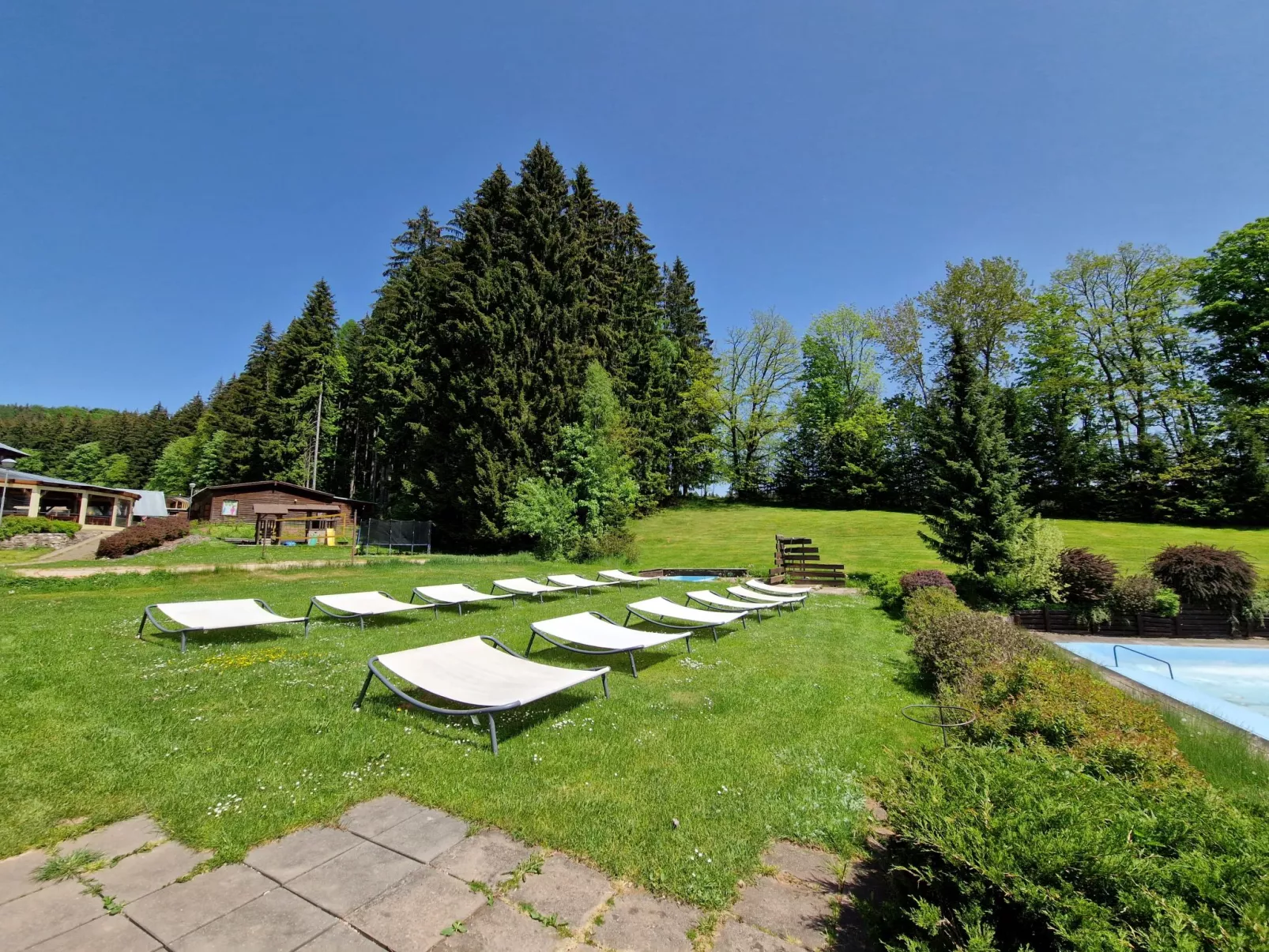 Luxe Timber Lodge & Pet Retreat-Buiten