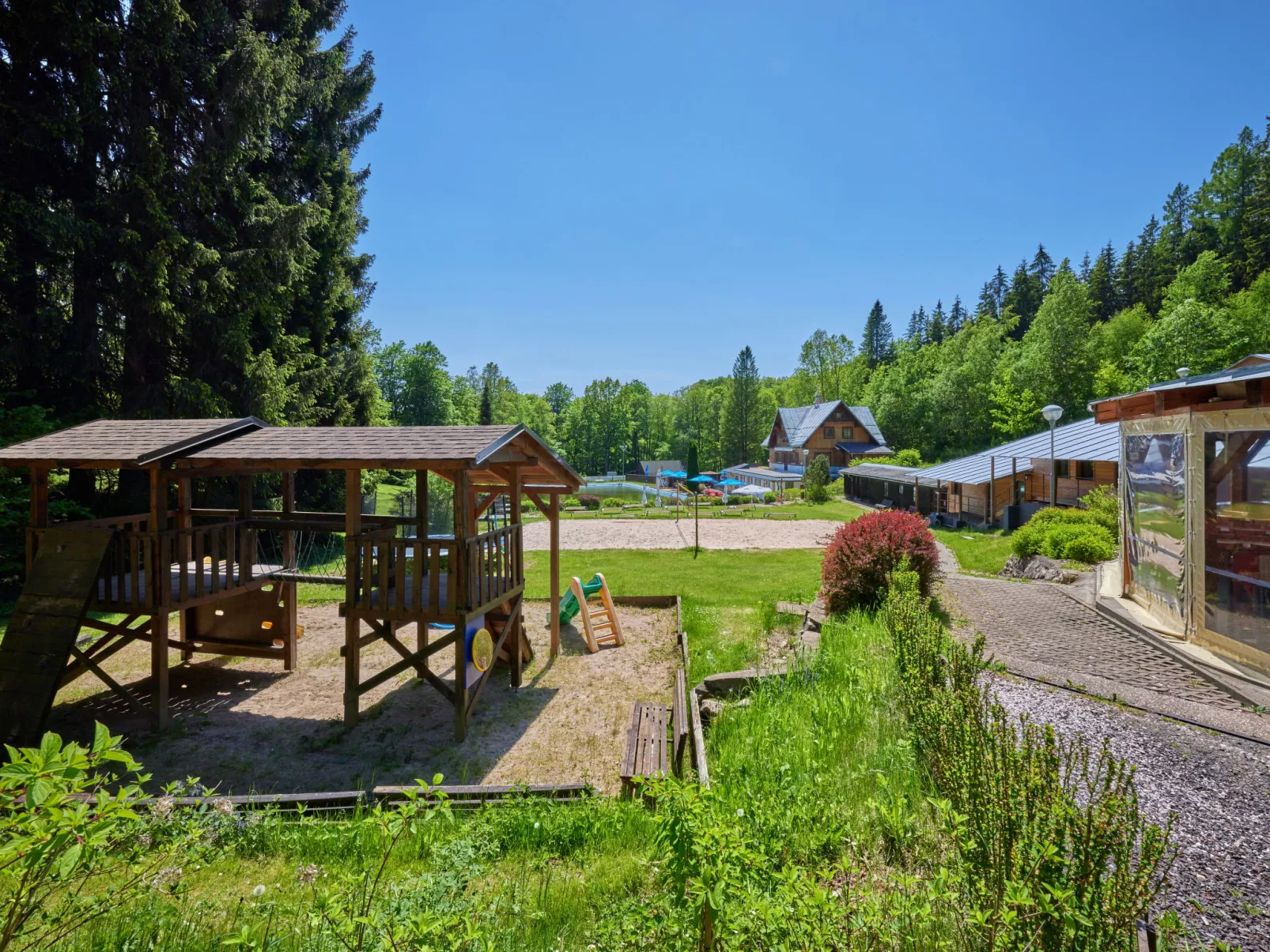 Luxe Timber Lodge & Pet Retreat-Buiten