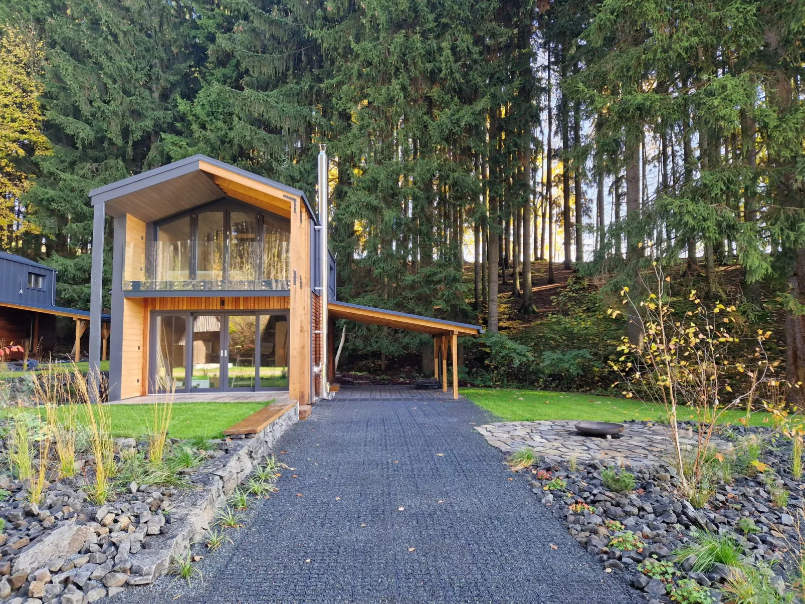 Luxe Timber Lodge & Pet Retreat-Buiten