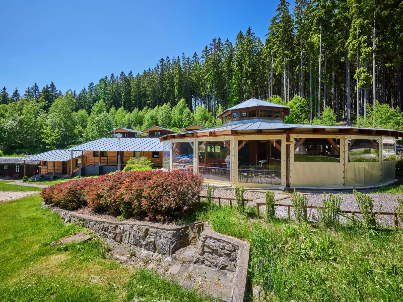 Luxe Timber Lodge & Pet Retreat-Binnen