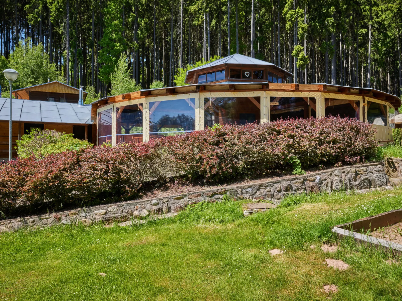 Luxe Timber Lodge & Pet Retreat-Binnen