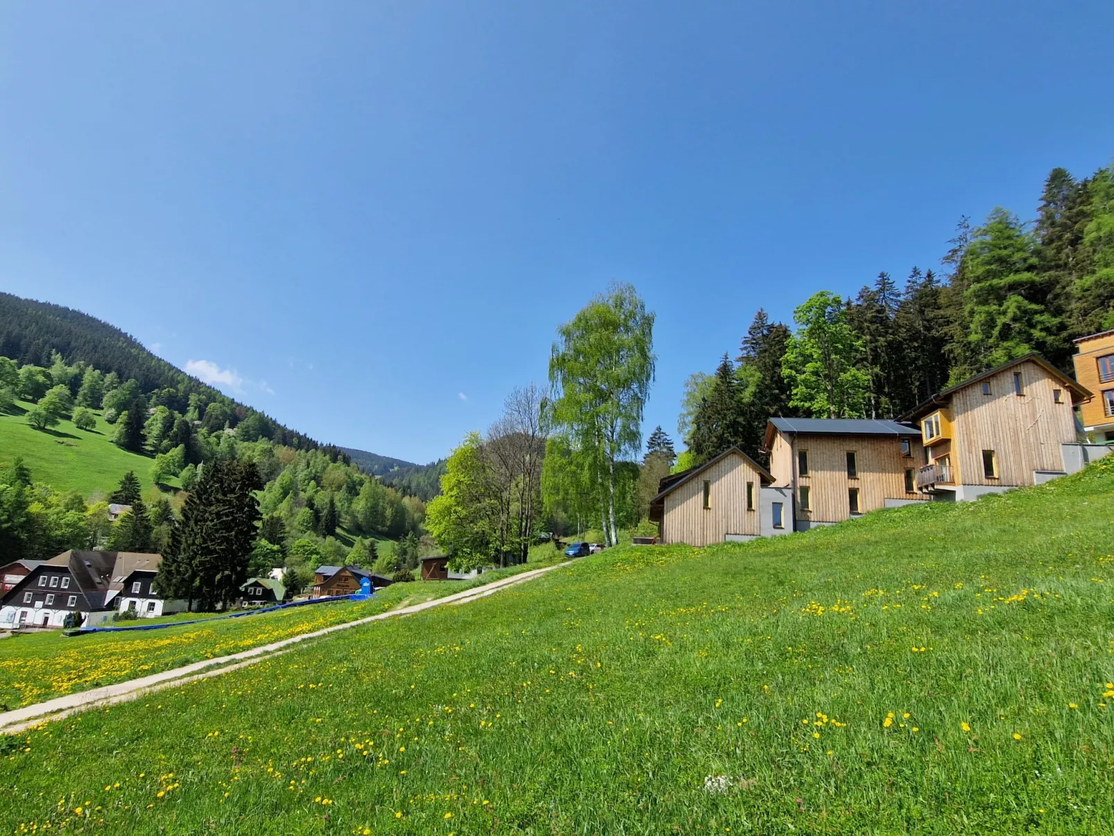 Ski-In Ski-Out Mountain Duplex Portášky3-Buiten