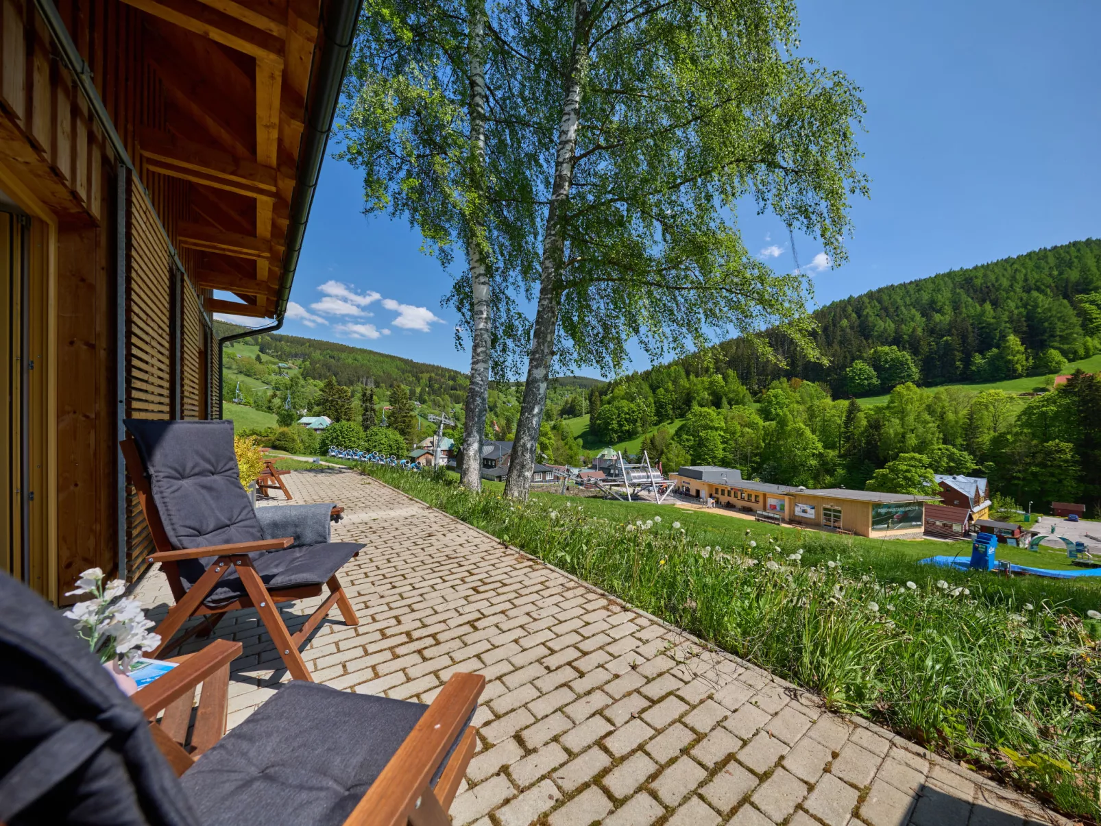 Ski-In Ski-Out Mountain Duplex Portášky3-Buiten