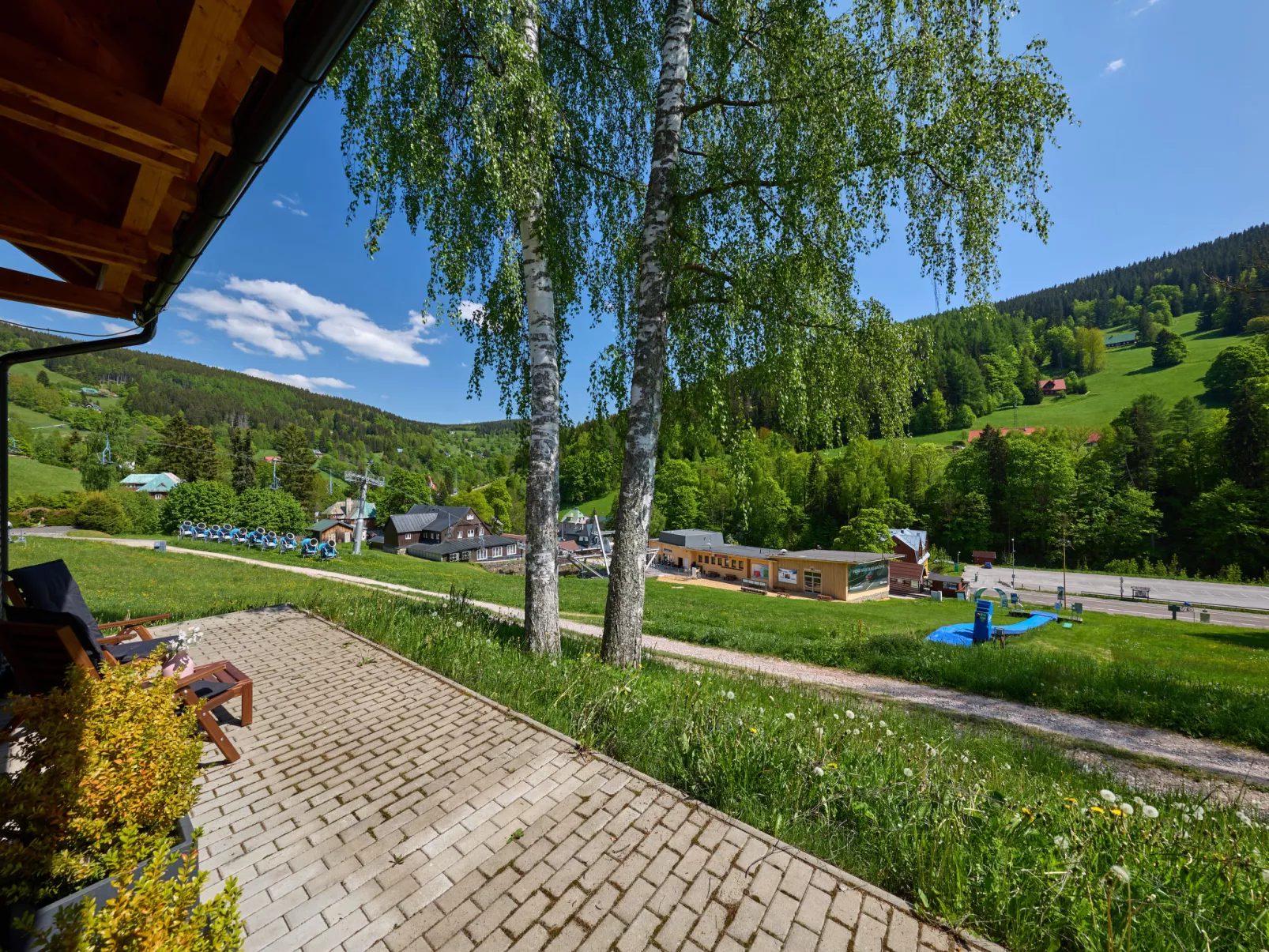Ski-In Ski-Out Mountain Duplex Portášky3-Buiten