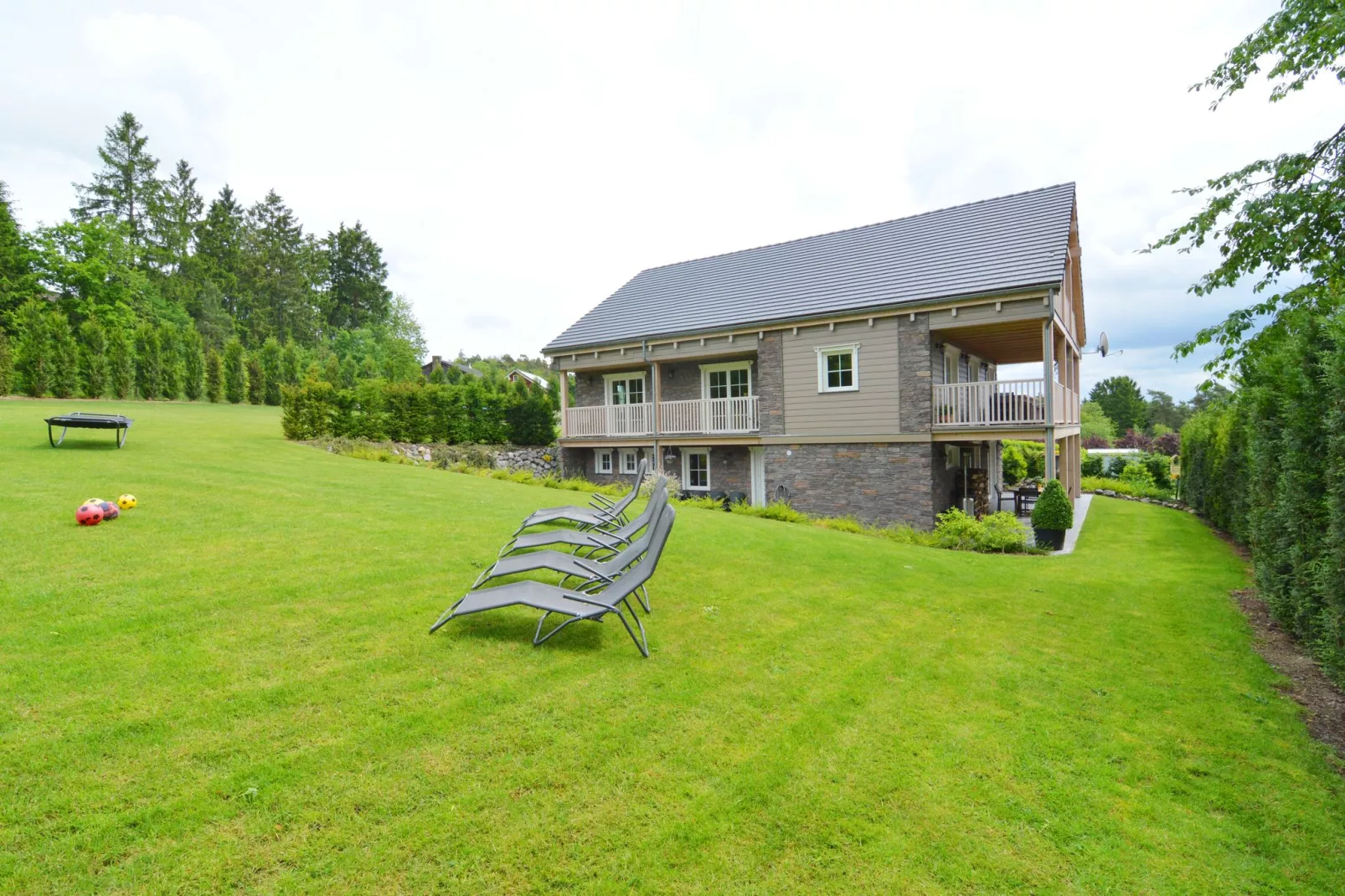 Chalet Du Soleil Grand Luxe-Tuinen zomer