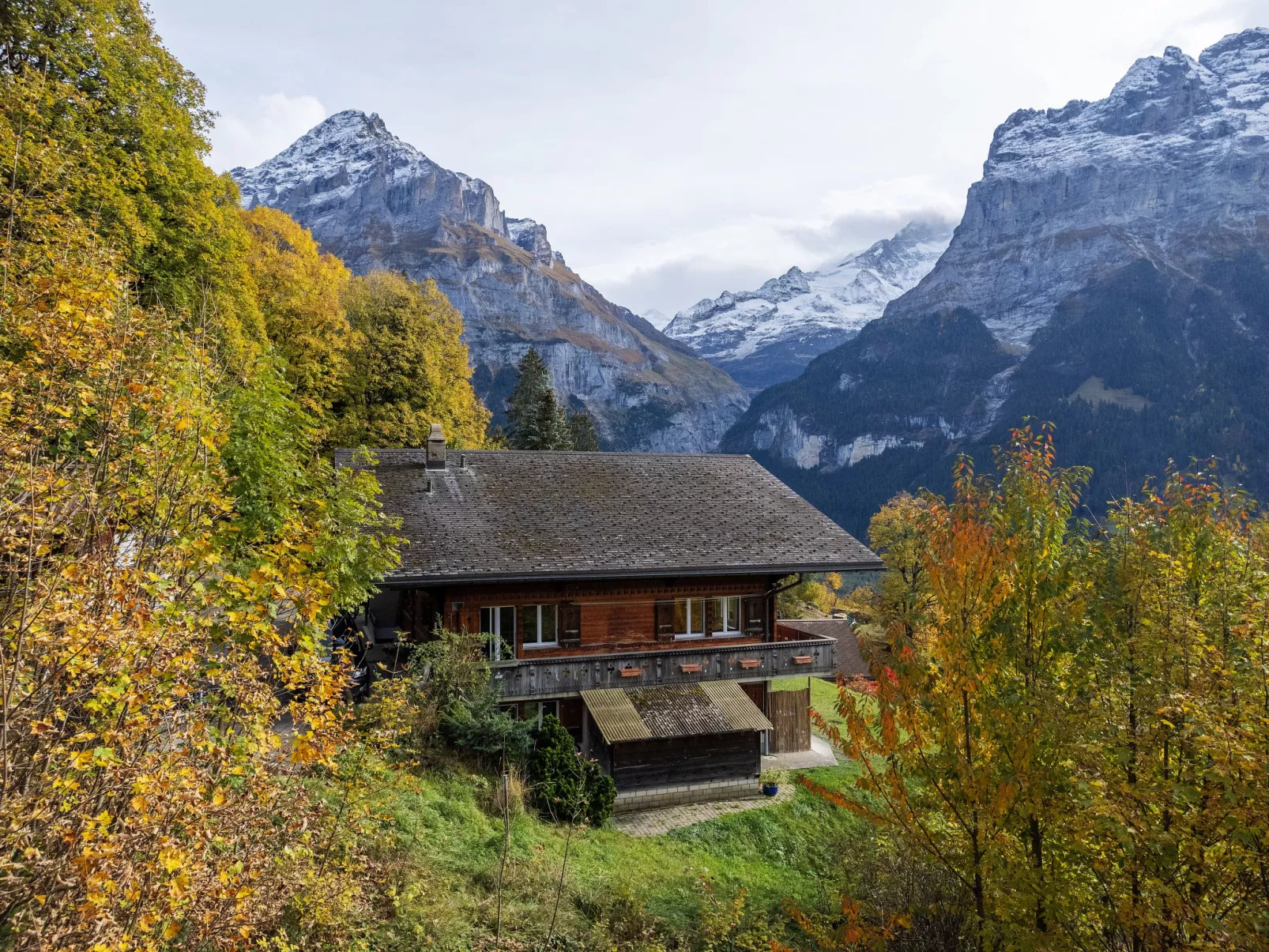 Chalet uf Duft-Buiten