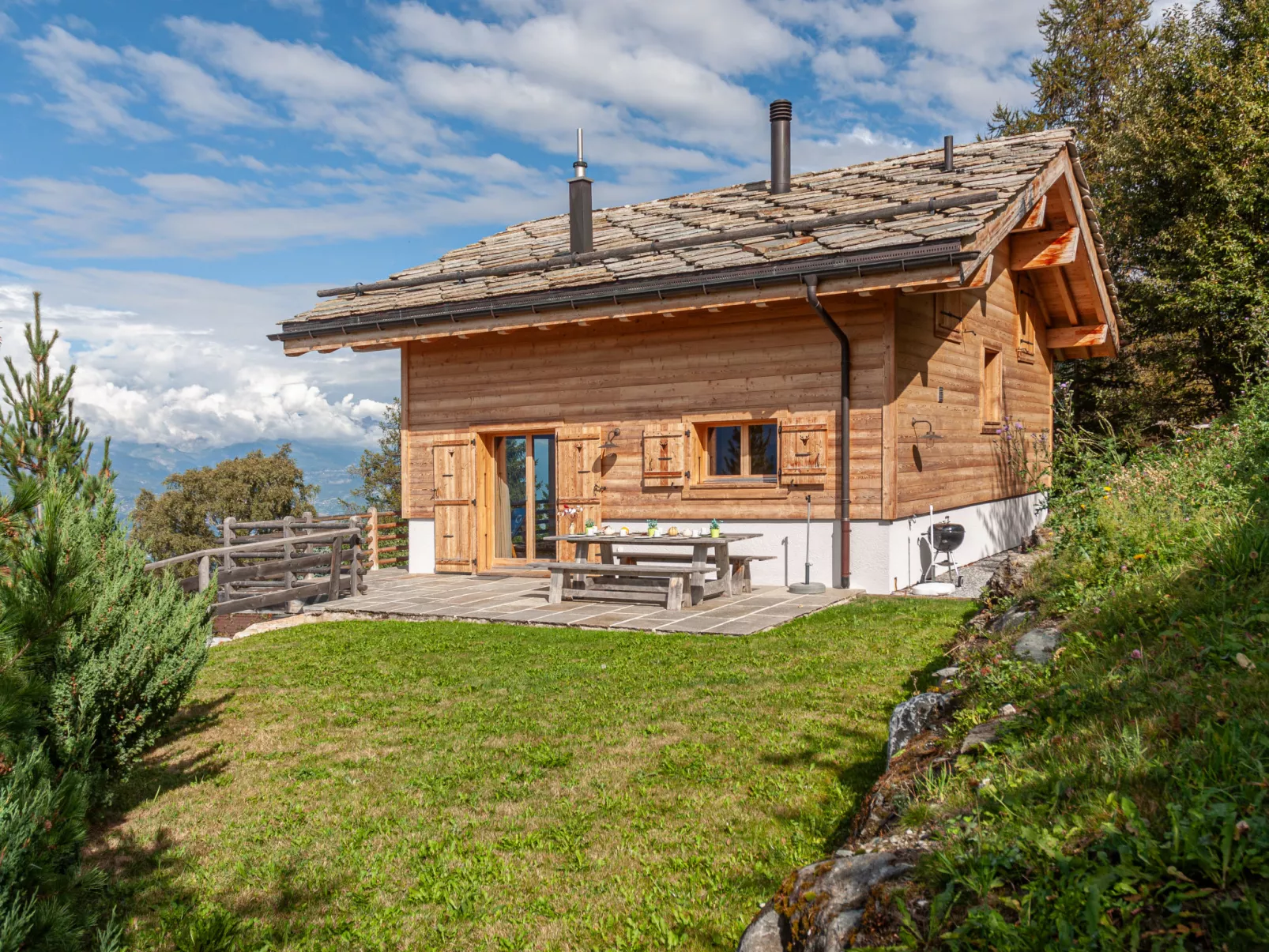 Chalet Jadi-Buiten