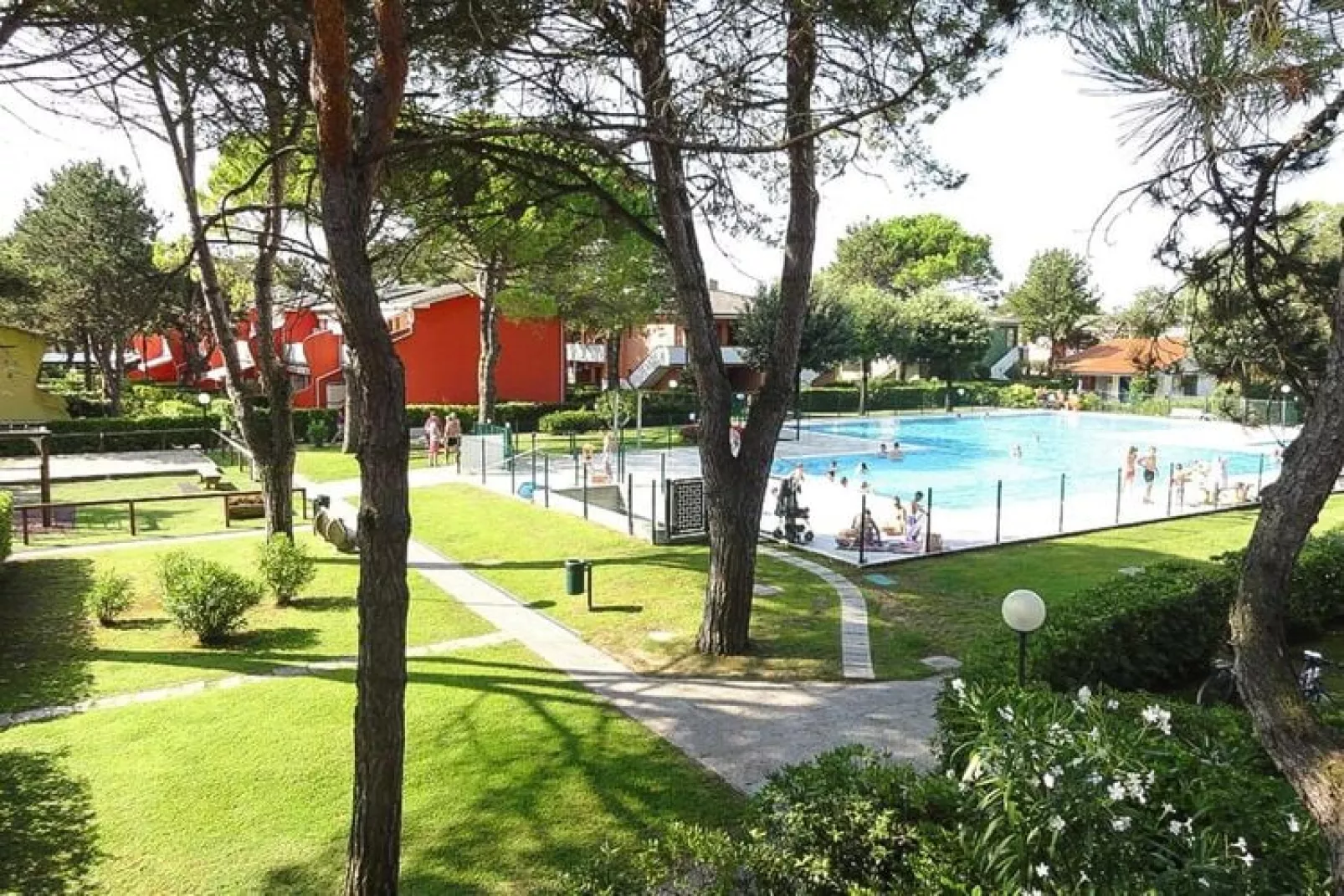 Holiday resort Villaggio Azzurro, Bibione Spiaggia-Trilocale-Tuinen zomer