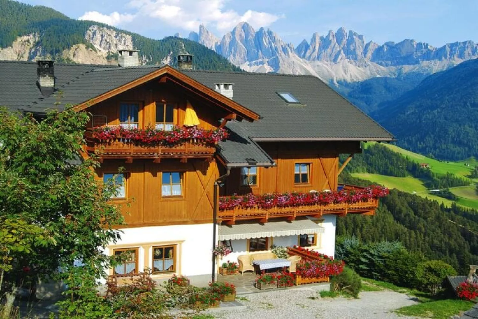 Niedermunthof Villnöß - Wohnung Fermeda-Buitenkant zomer