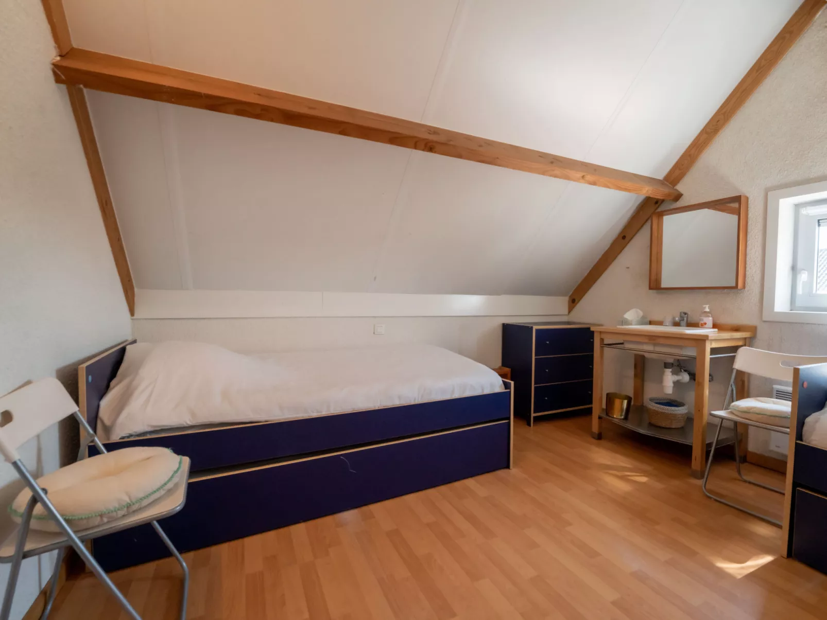 Vissershuis 61 with parking-Binnen