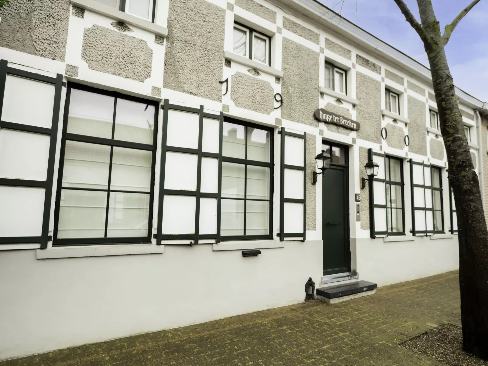 Huyze Ter Bercken with swimming pond-Buiten