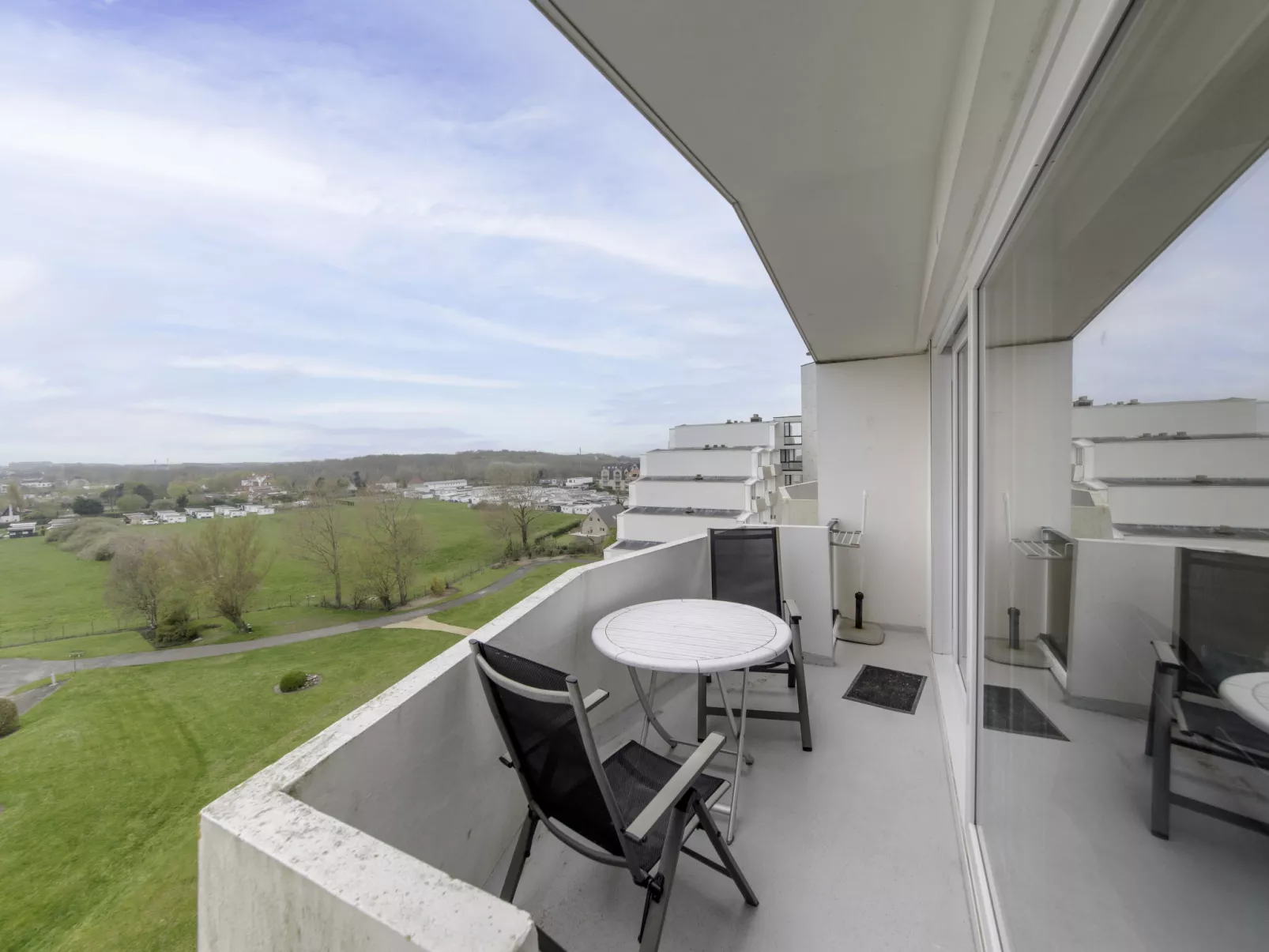 High in the sky with amazing views-Buiten