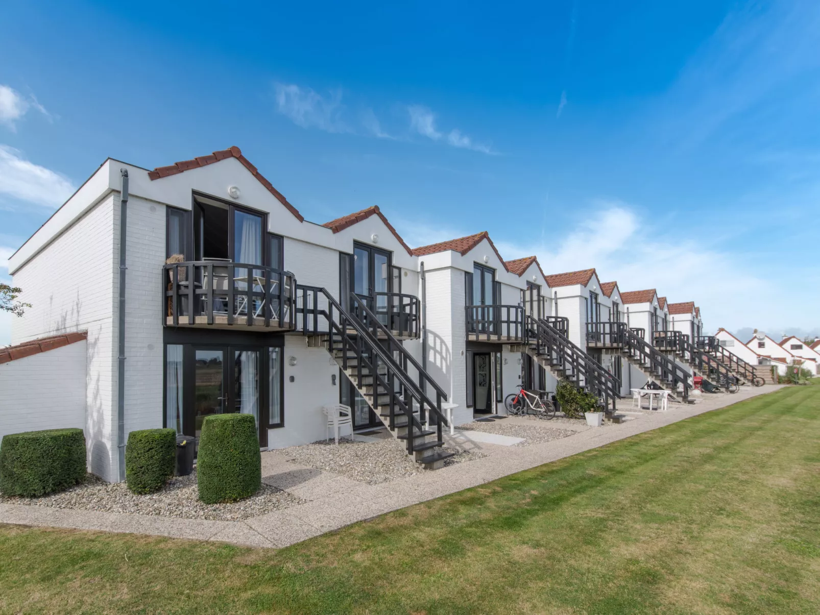 Giuliott with parking and shared pool-Buiten