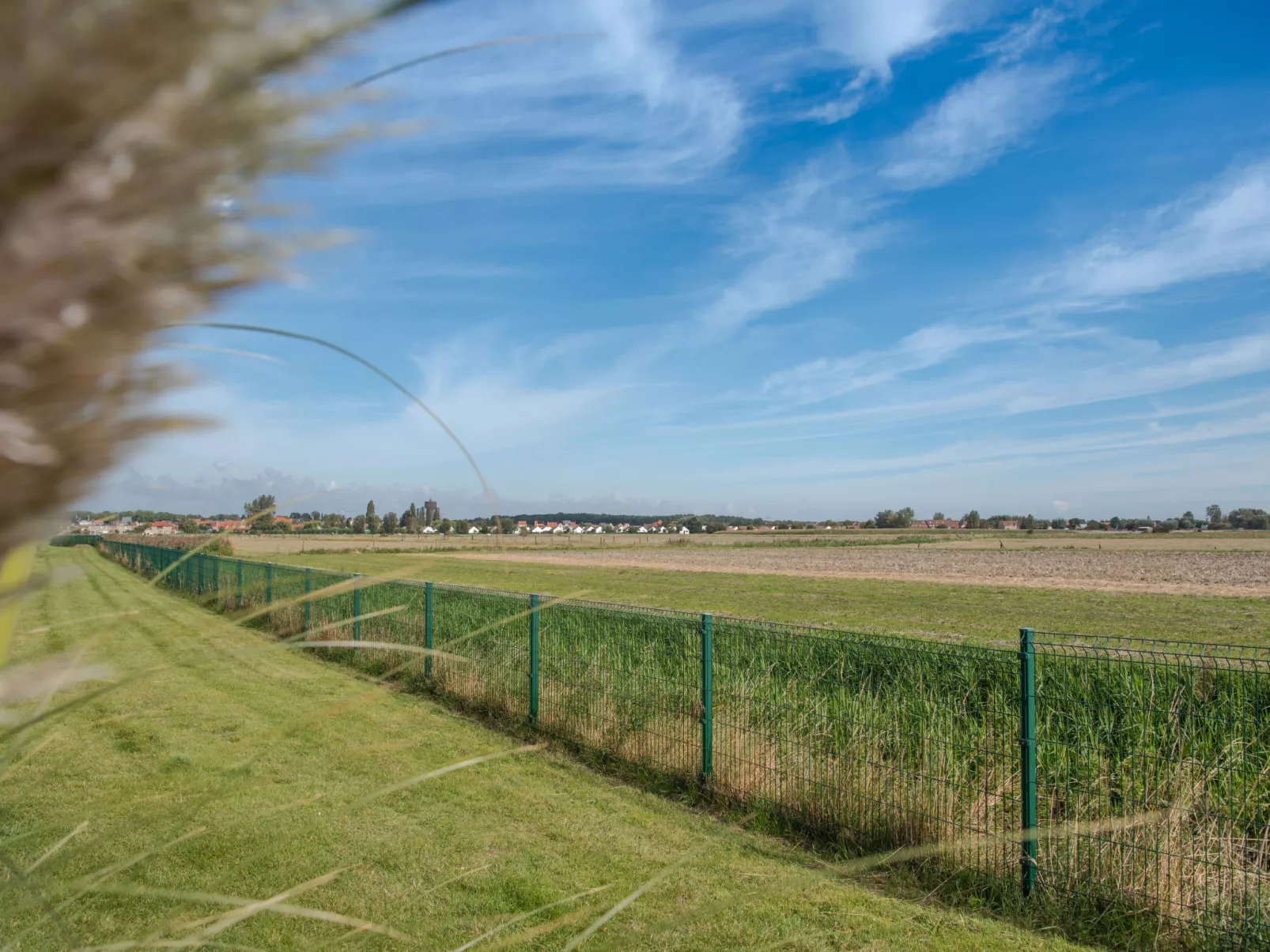 Giuliott with parking and shared pool-Buiten