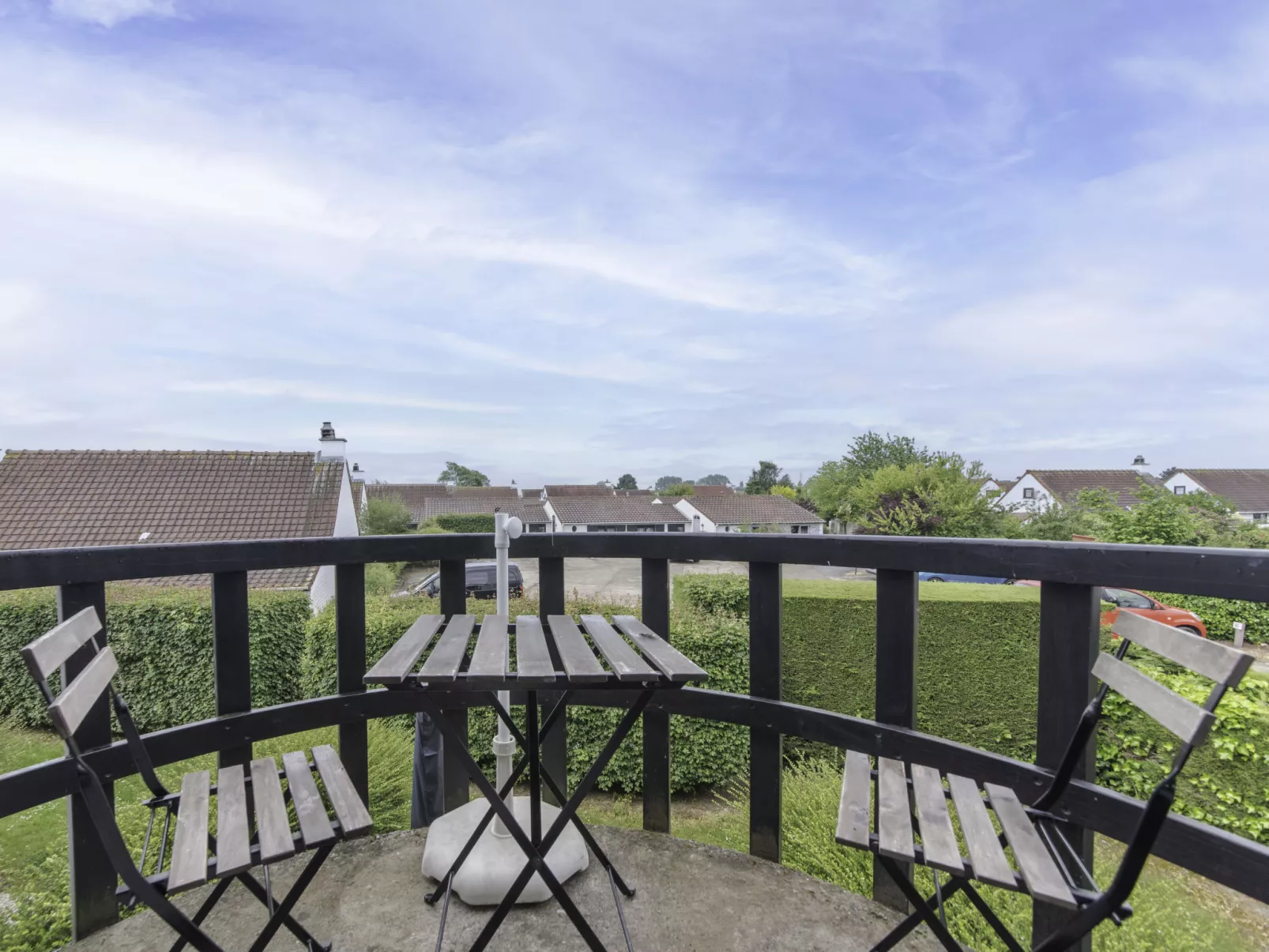 La Bella Vita parking and shared pool-Buiten