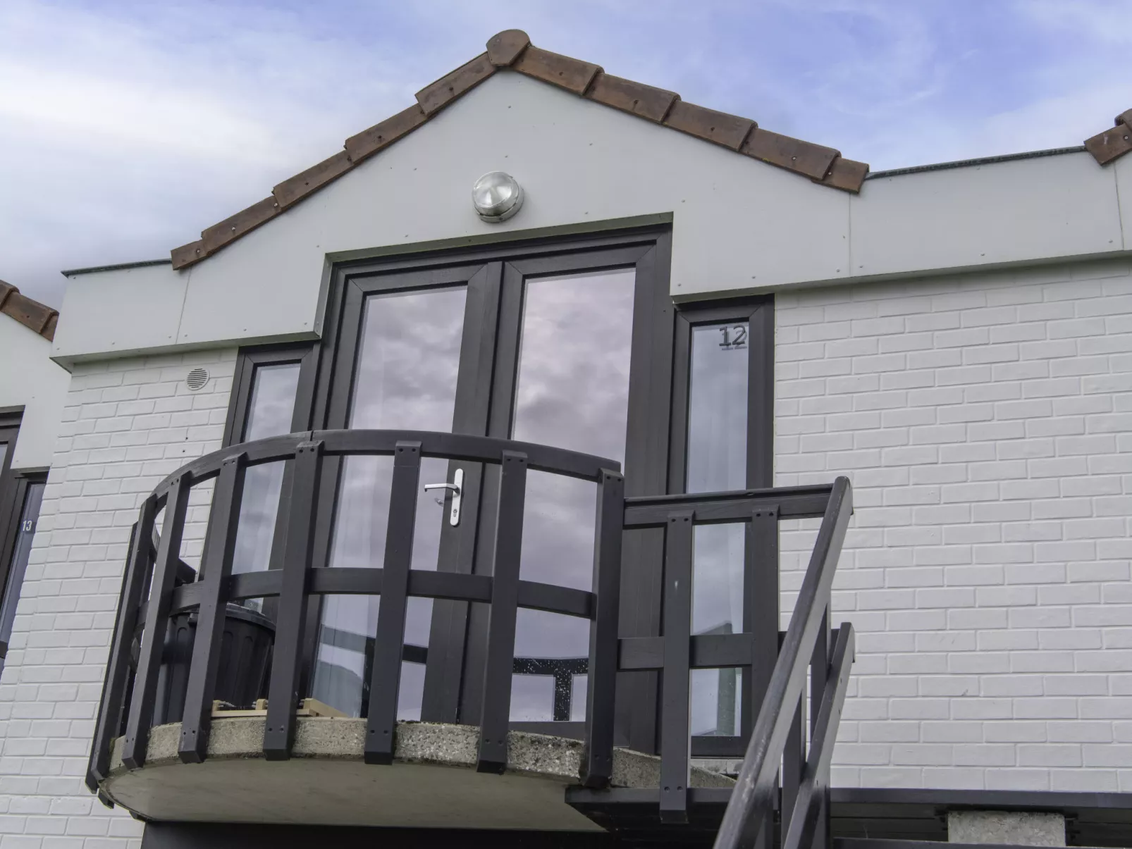 La Bella Vita parking and shared pool-Buiten