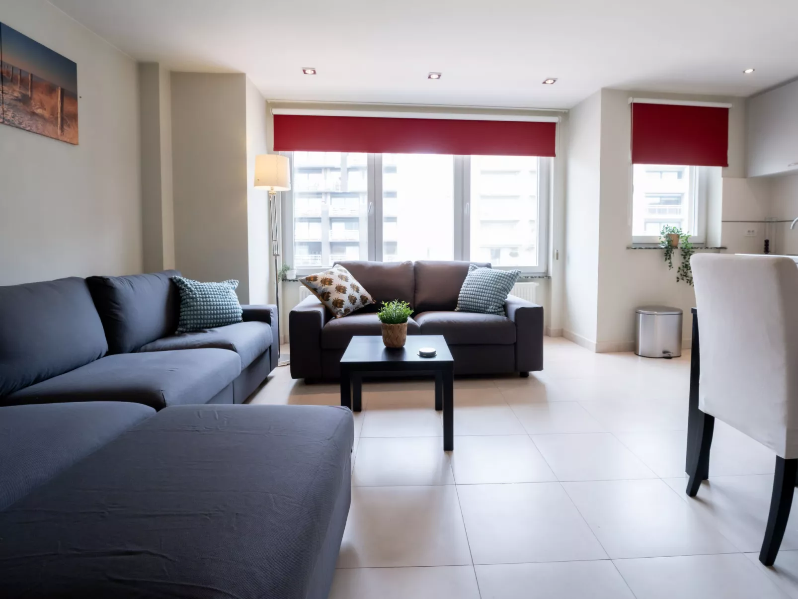 Andrei with parking in the house-Binnen