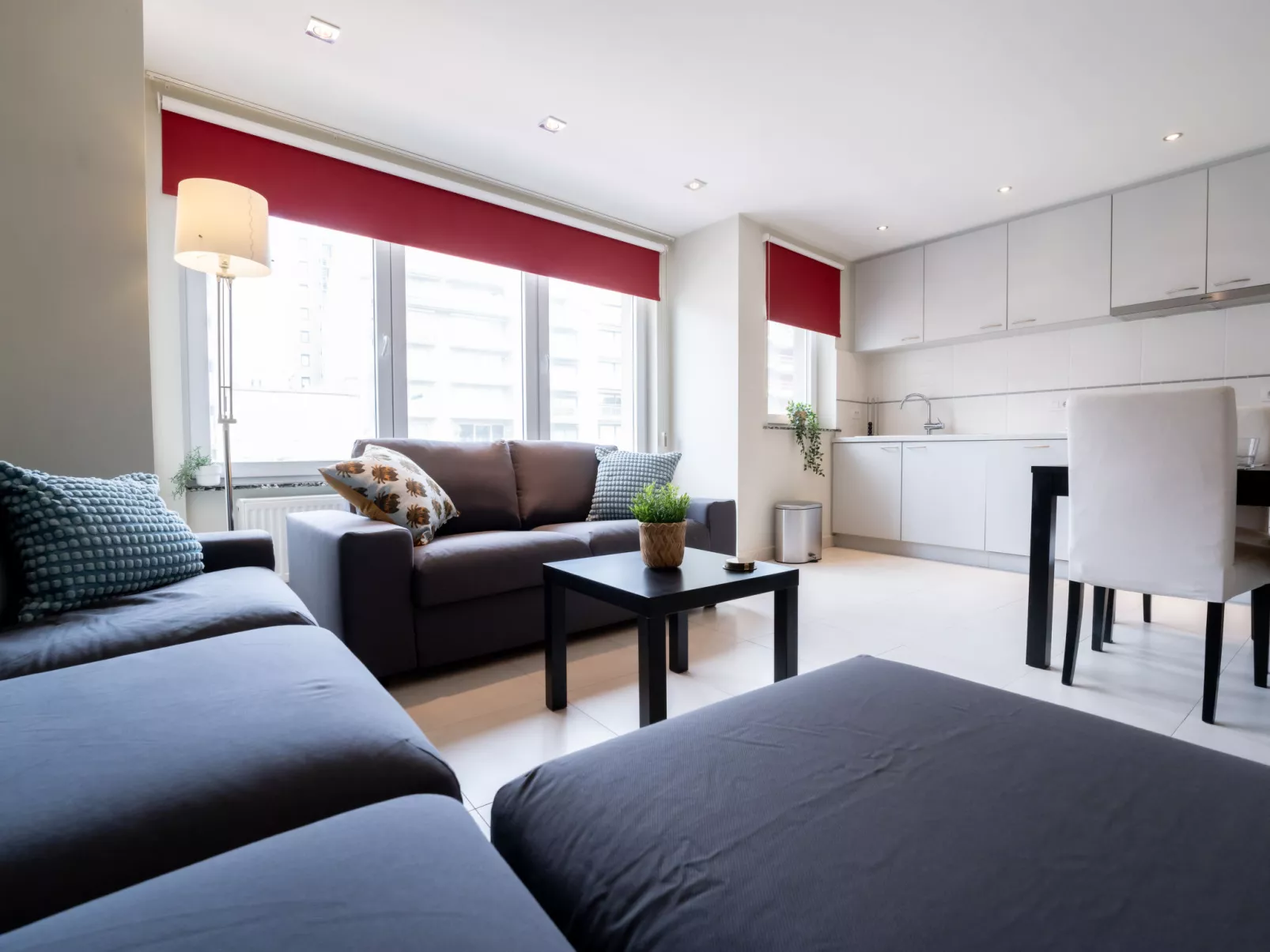 Andrei with parking in the house-Binnen