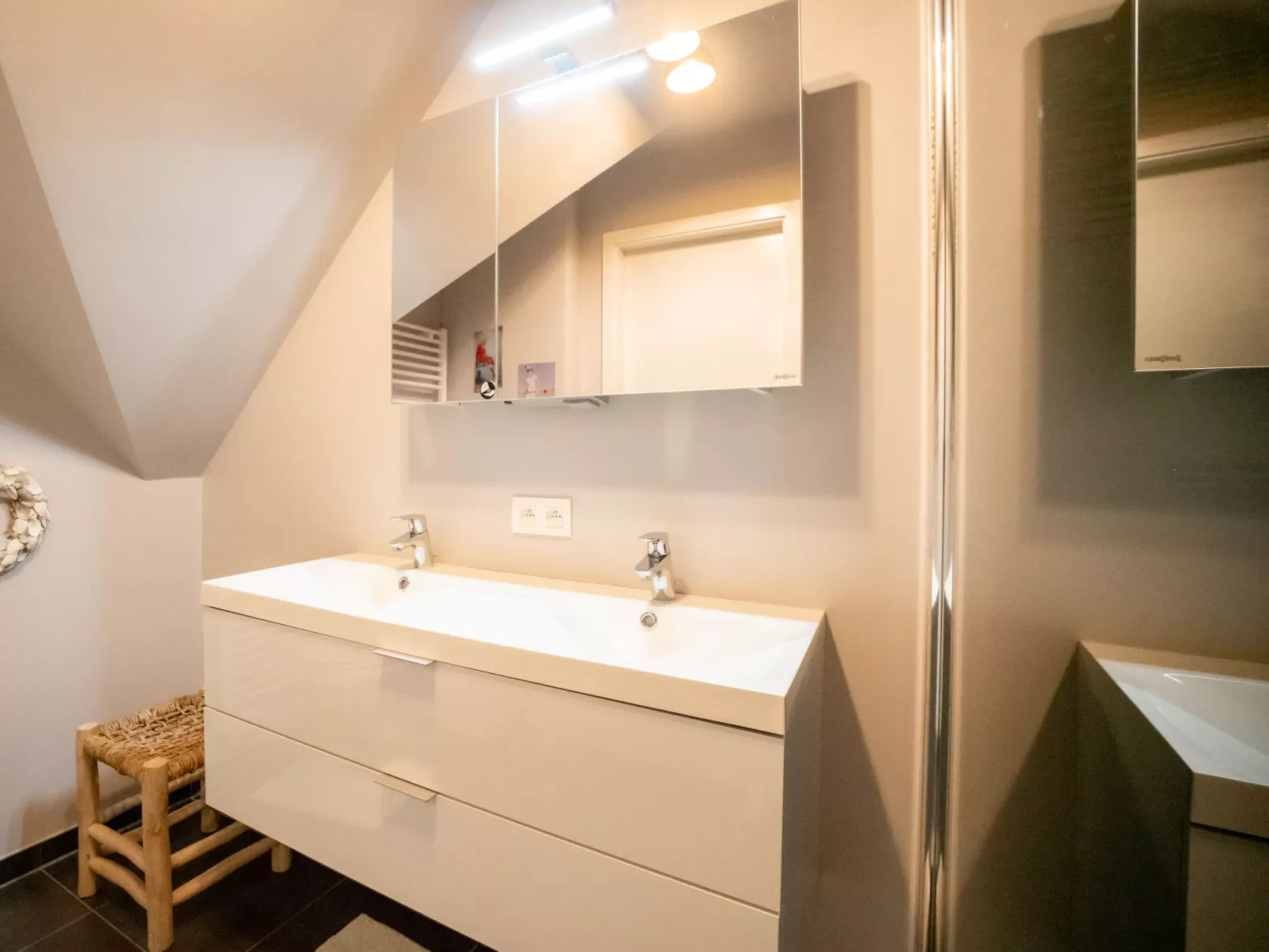Rochusview.be with parking and terrace-Binnen