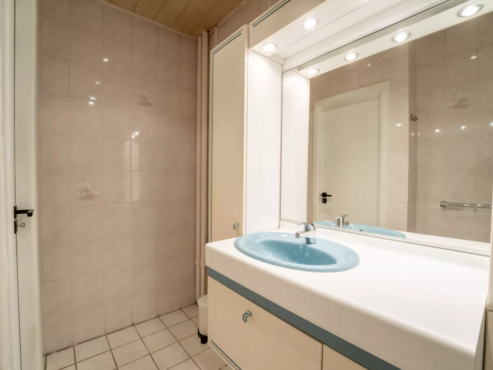 Escape with sea view-Binnen