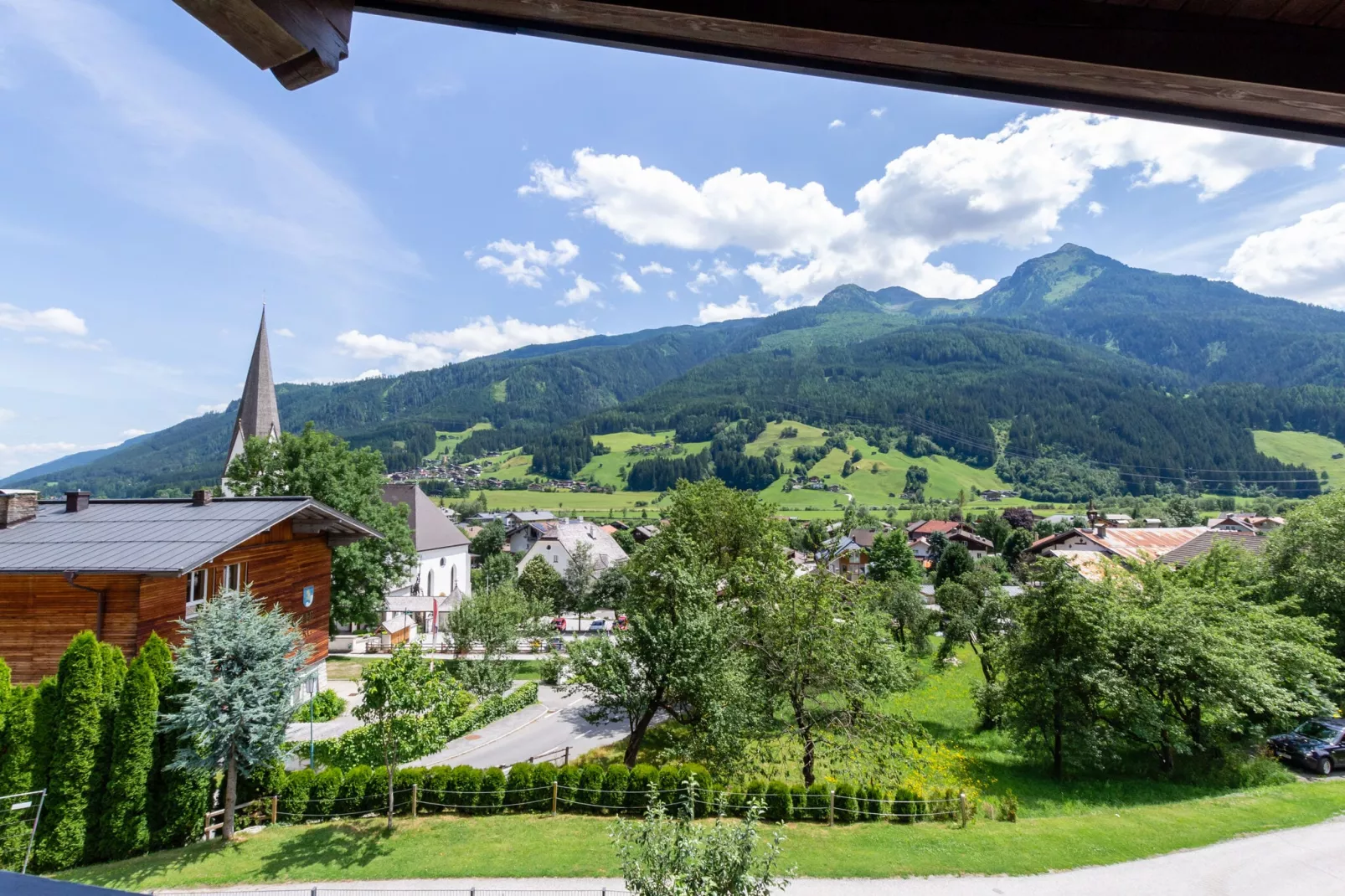 Dorfblick Bramberg-Uitzicht zomer