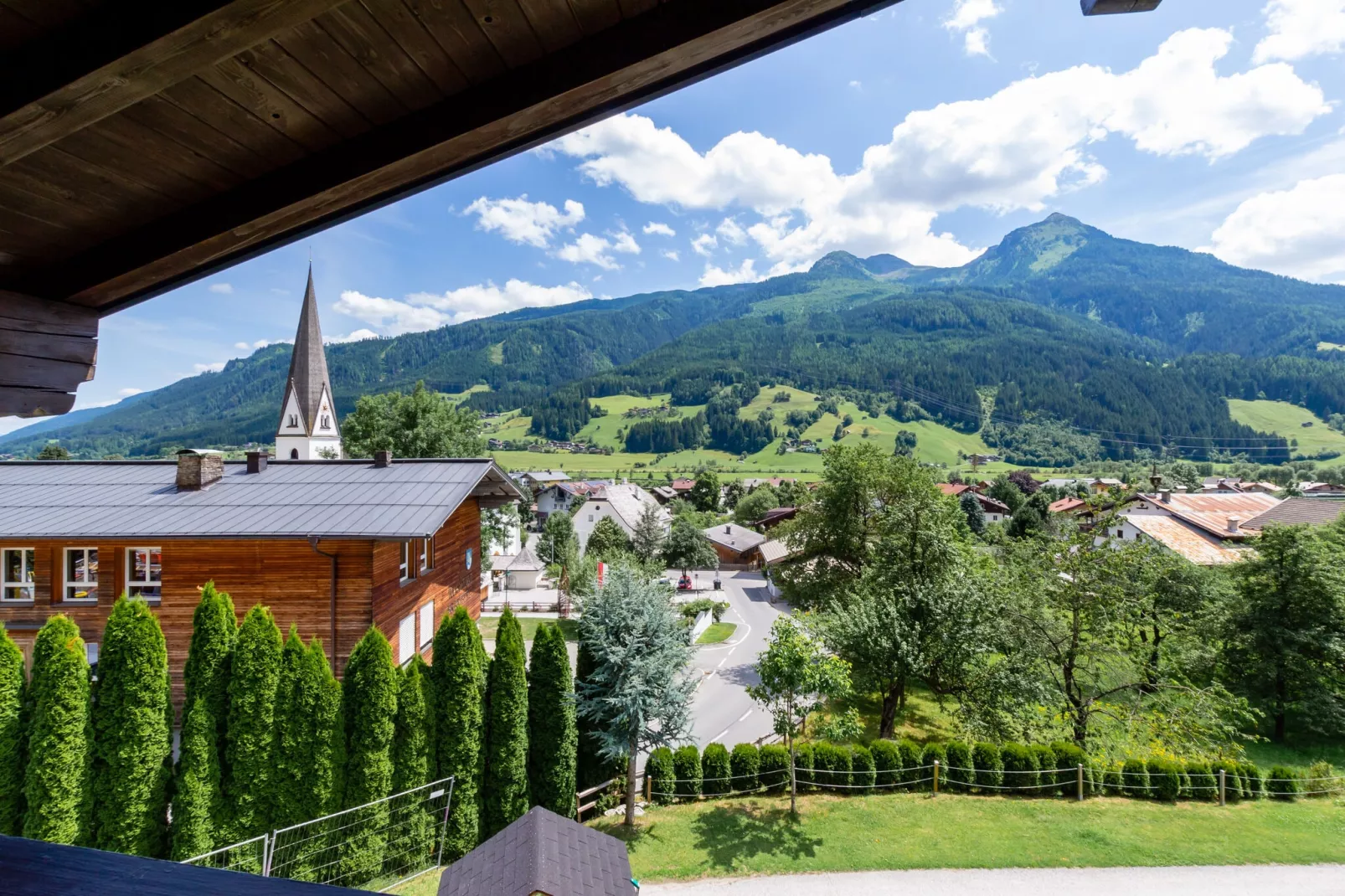 Dorfblick Bramberg-Uitzicht zomer