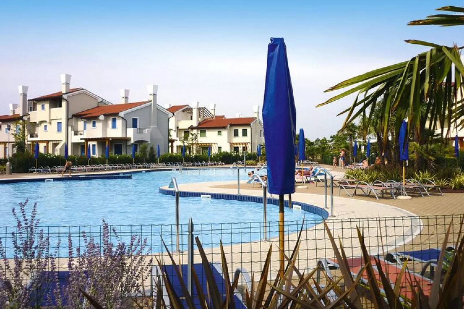 Holiday resort Villaggio A Mare Lido Altanea - Bungalow quadrilocale Typ N 100 qm-Zwembad