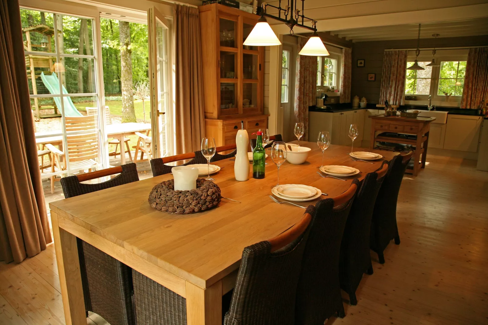Chalet Bomal-Eetkamer