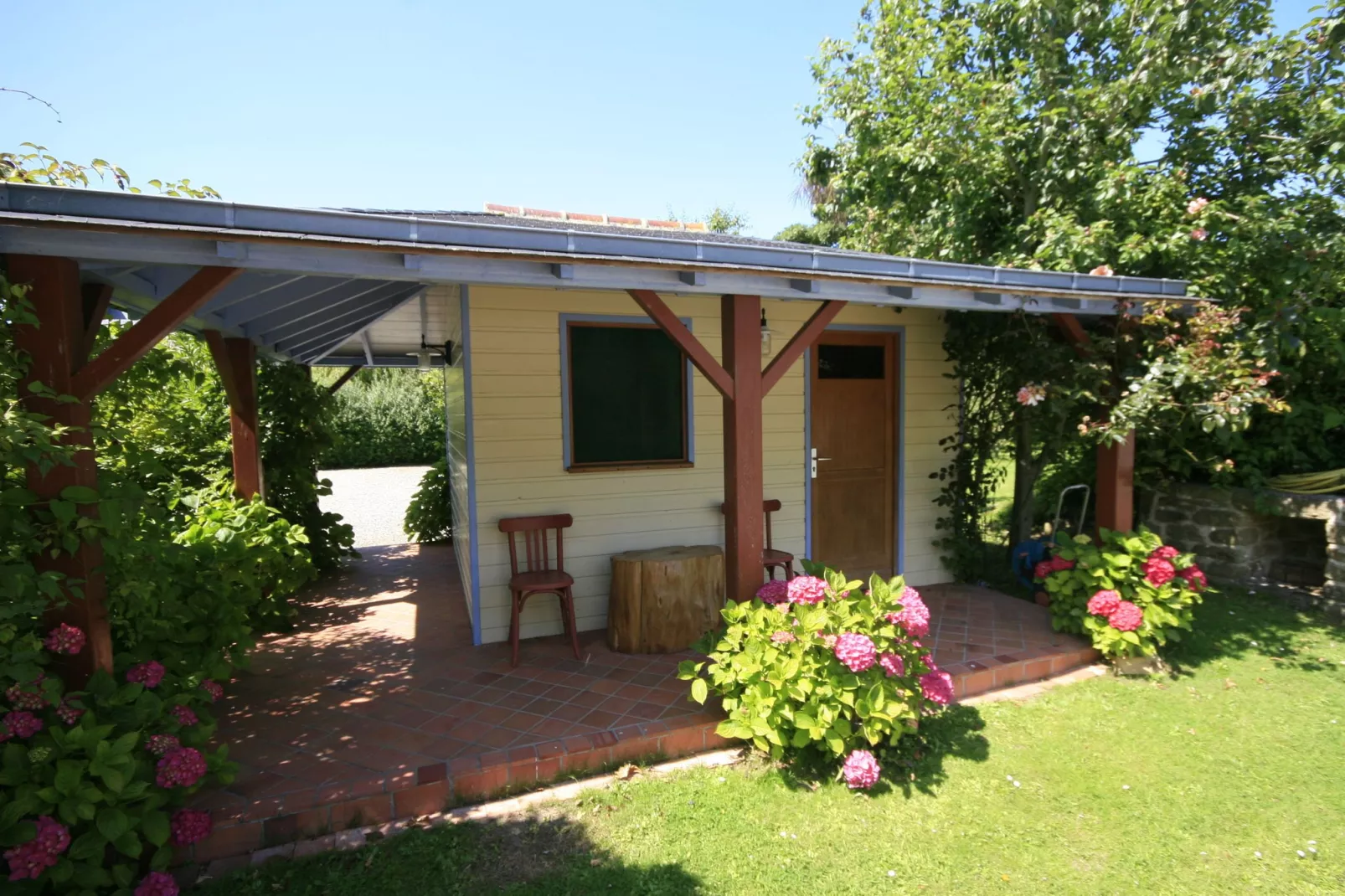 Maison de Vacances à Plounéour- Brignogan Plages-Tuinen zomer
