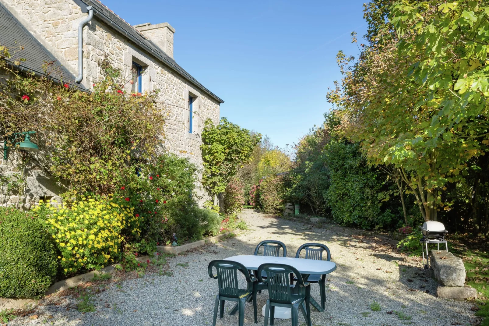 Maison de Vacances à Plounéour- Brignogan Plages-Buitenkant zomer