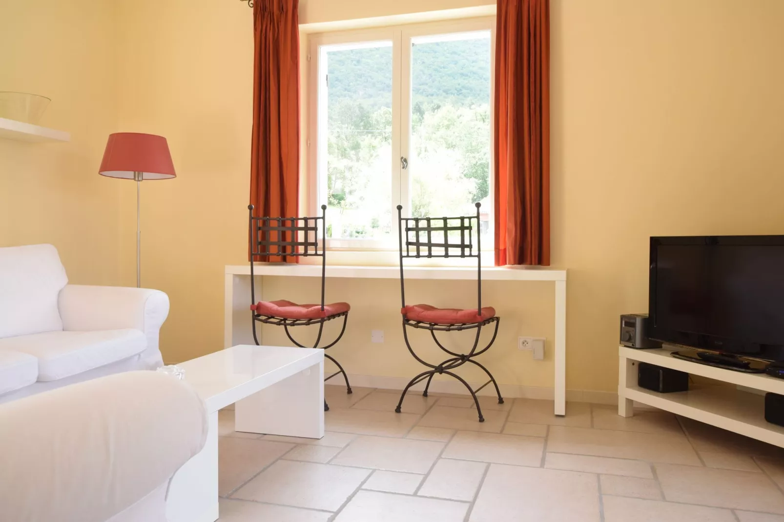 Appartement - MONTBRUN-LES-BAINS-Woonkamer