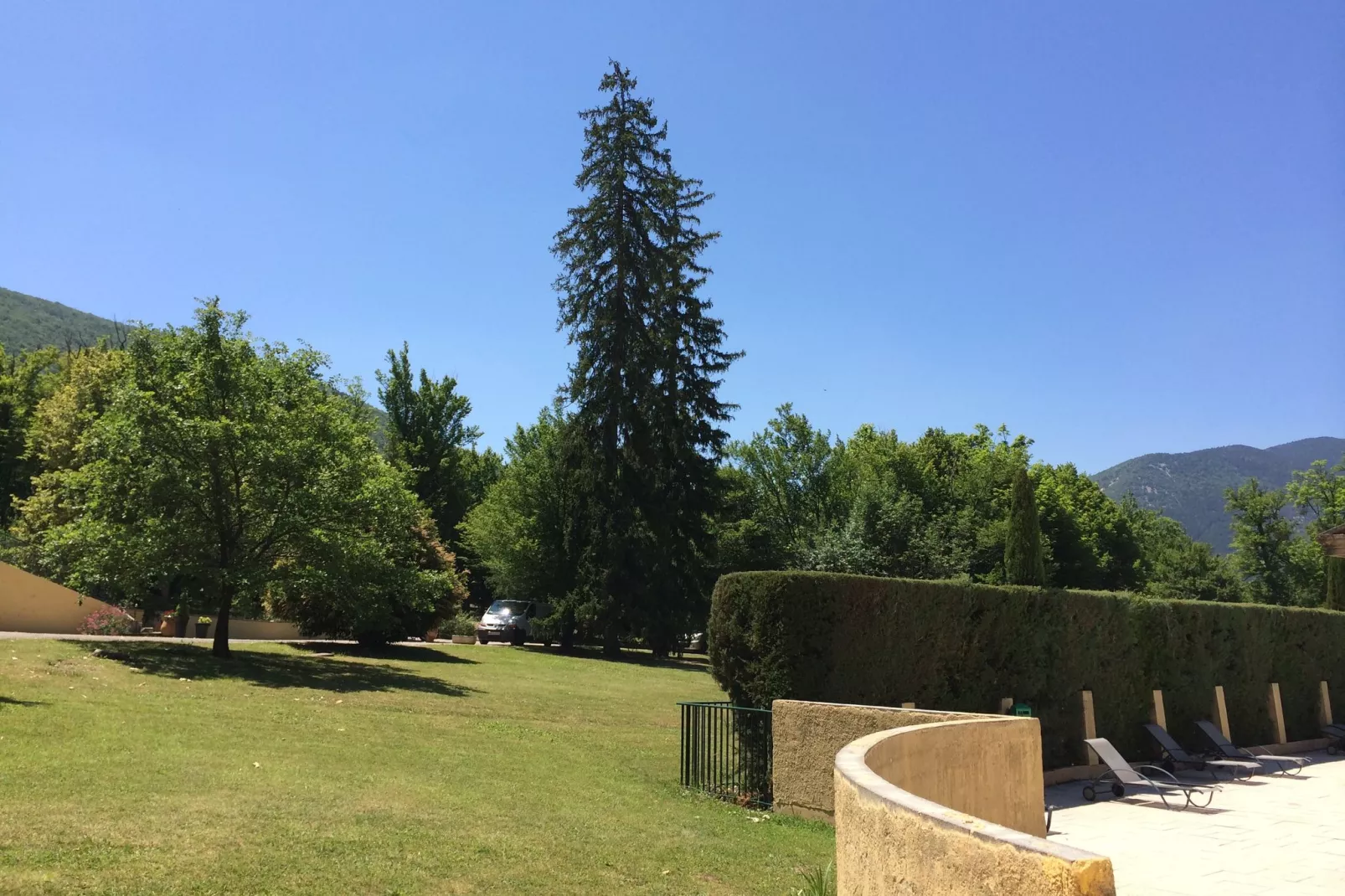 Chateau des Gipières-Tuinen zomer
