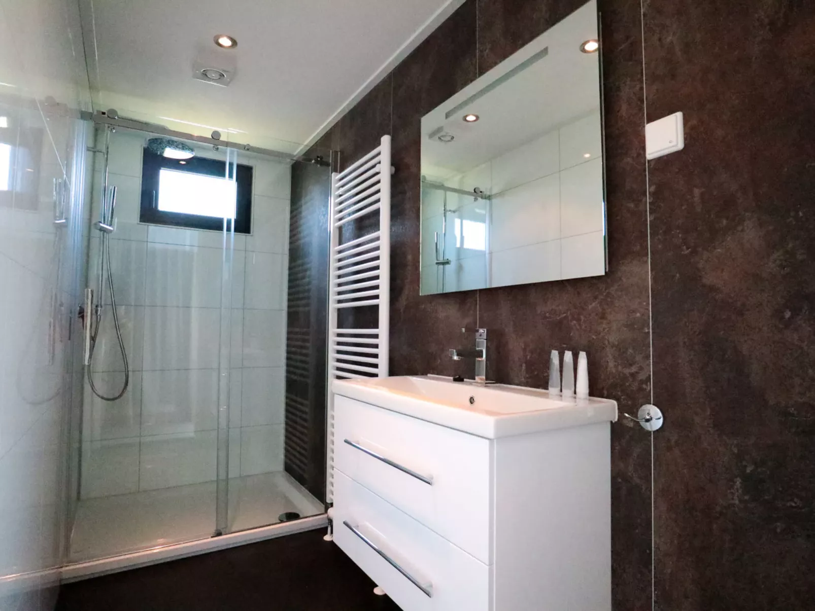 Cube Exclusif 6-Binnen