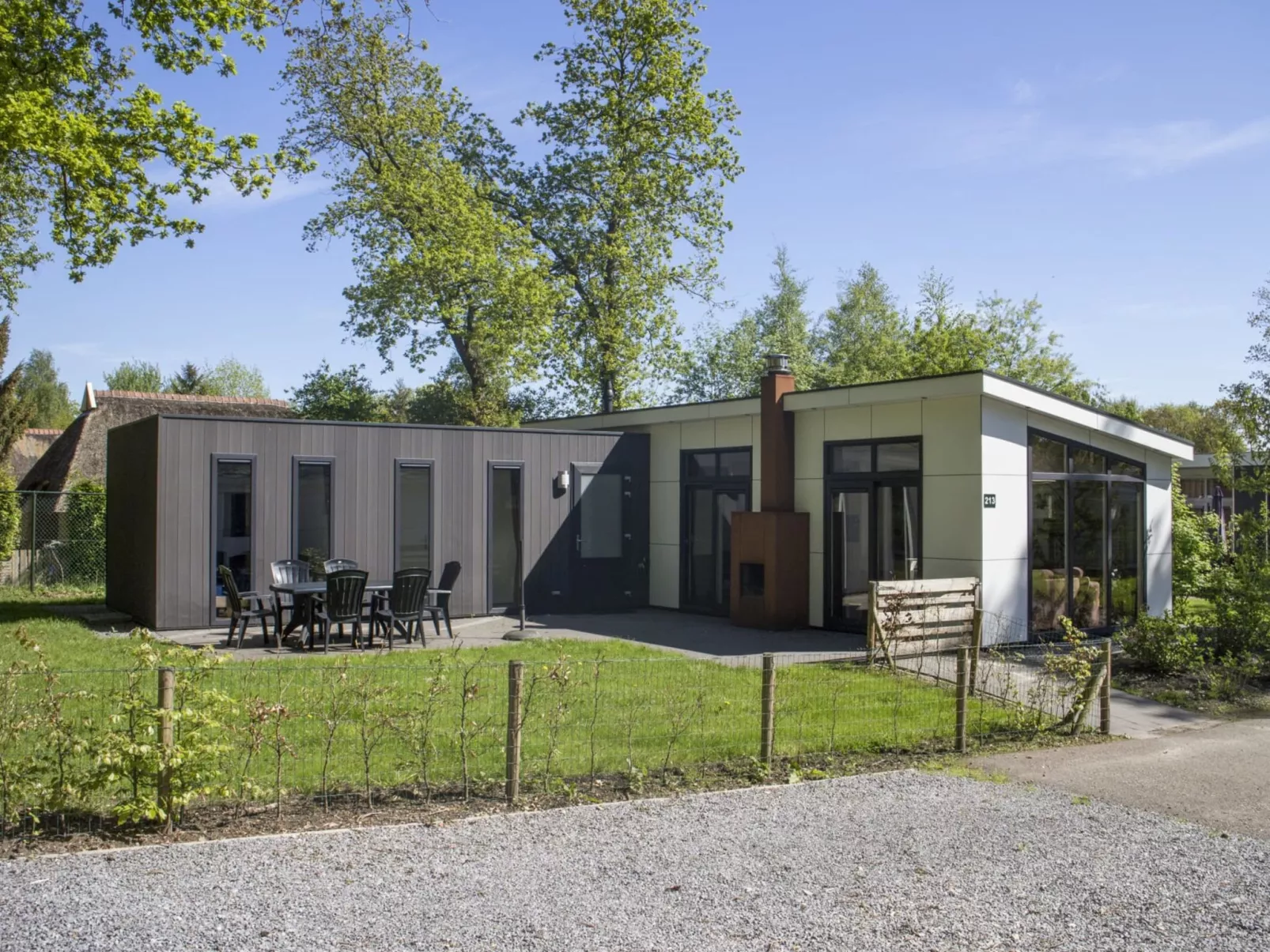 Pavilion 6-Buiten