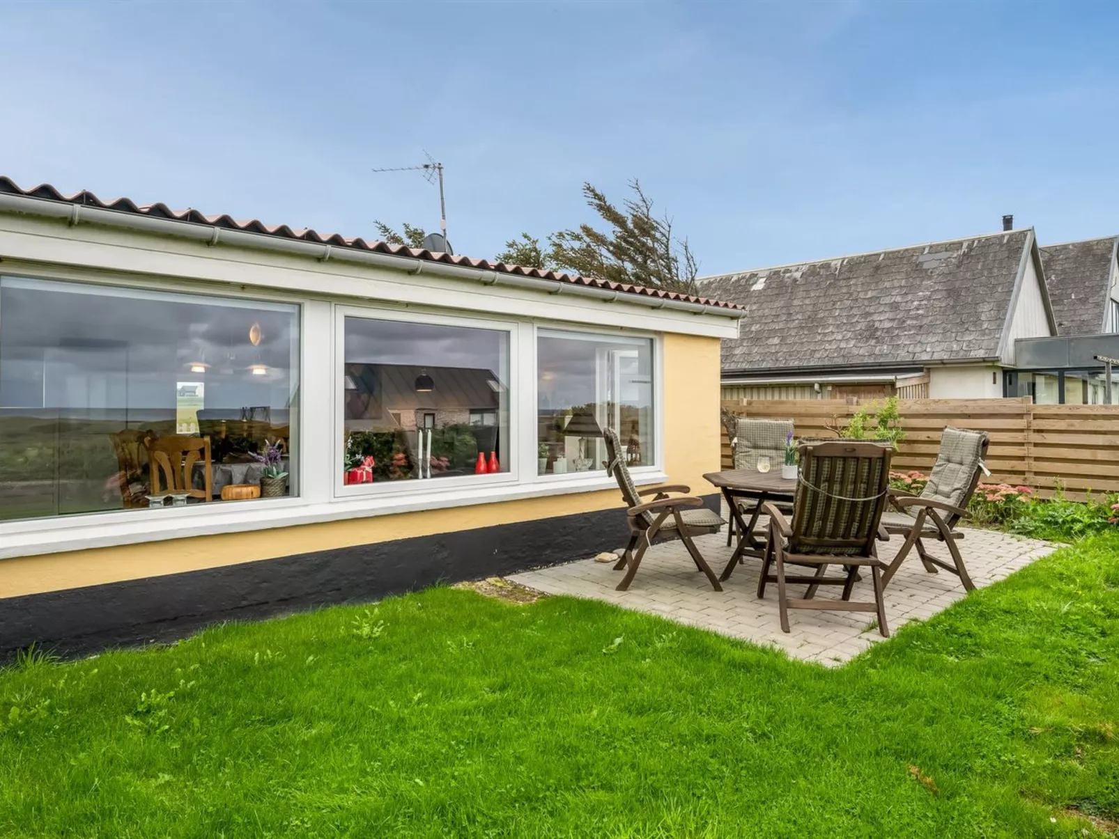 "Larentius" - 200m from the sea-Buiten