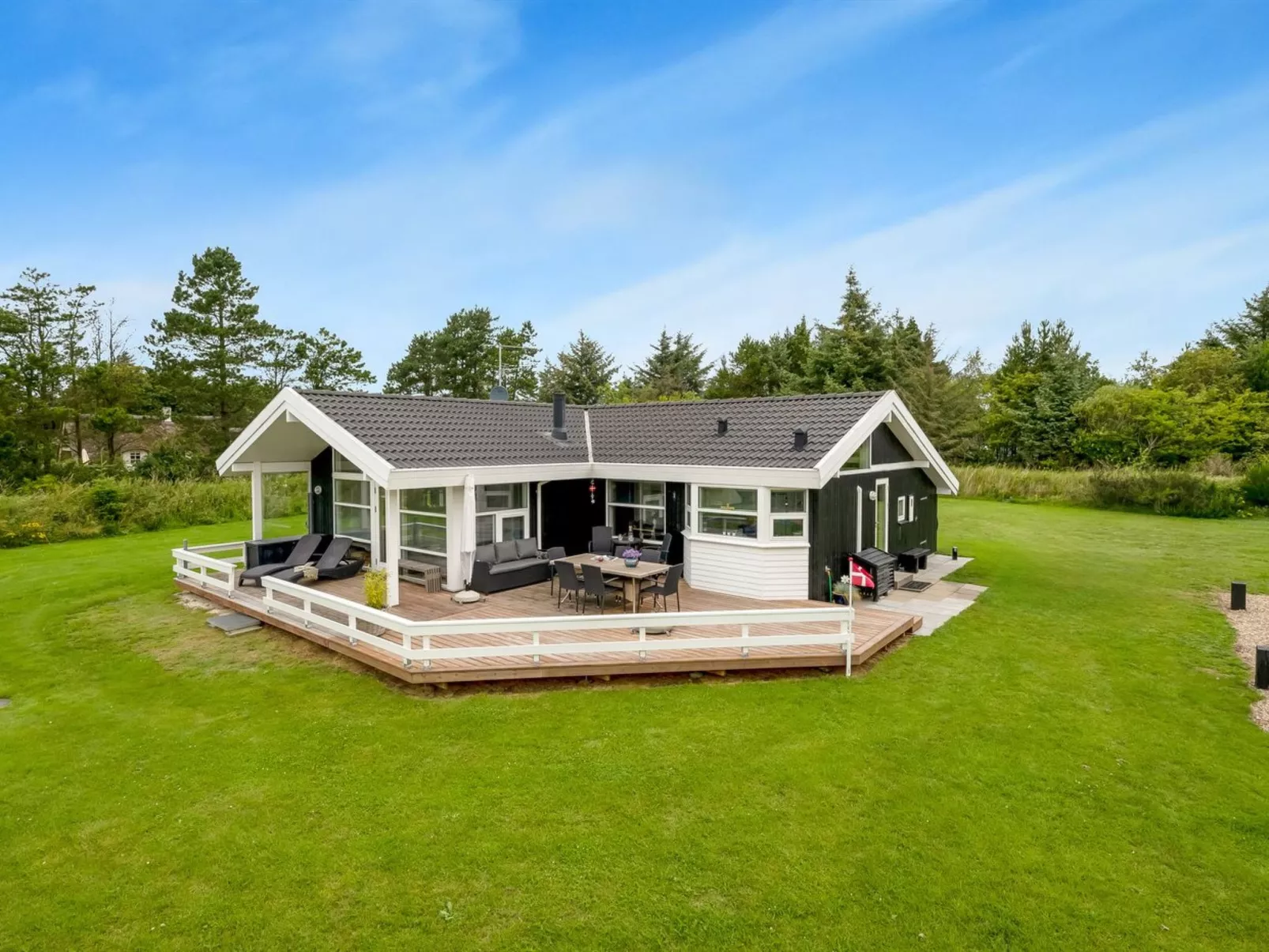 "Sviðandi" - 1.5km from the sea-Buiten