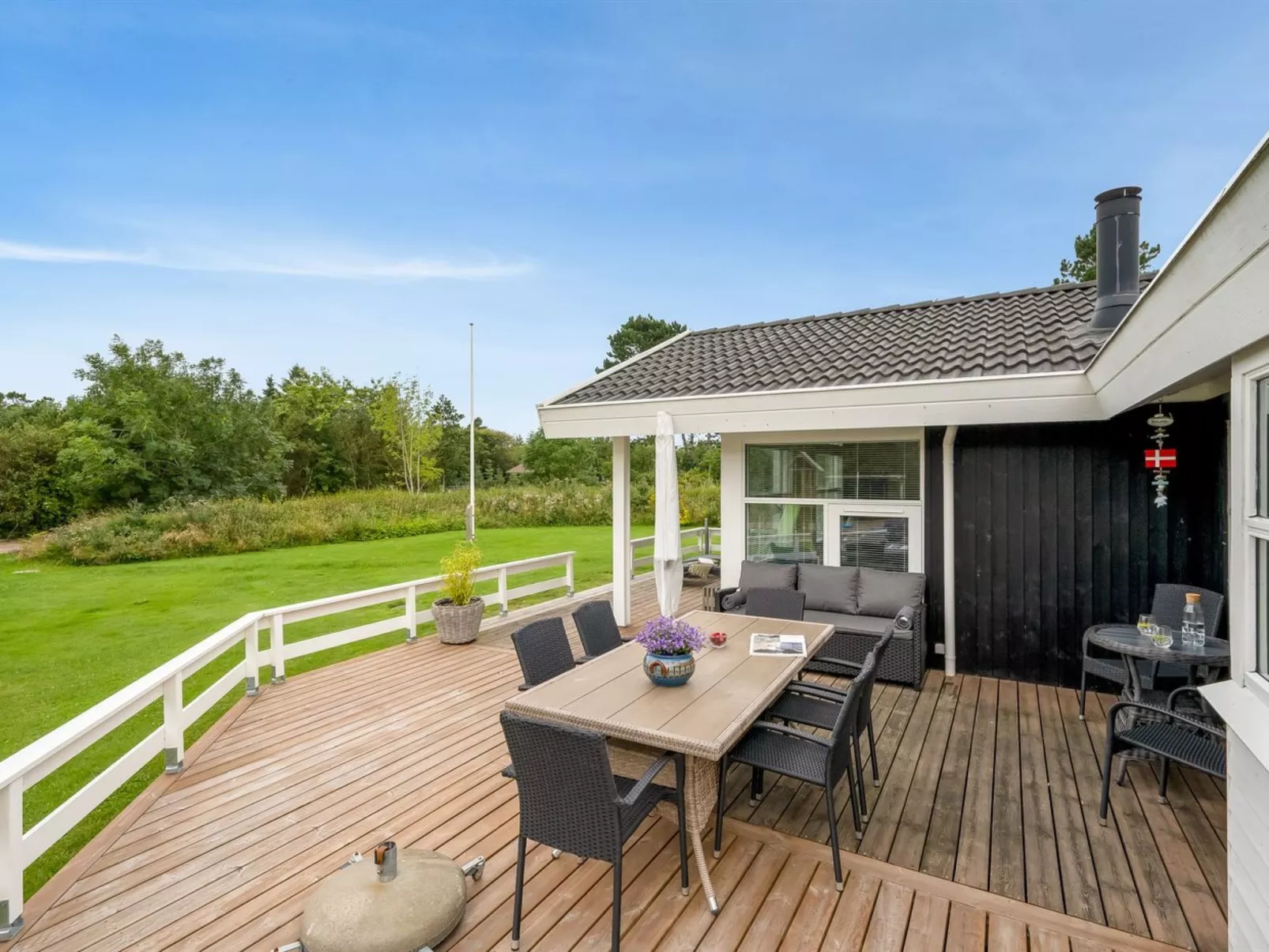"Sviðandi" - 1.5km from the sea-Buiten