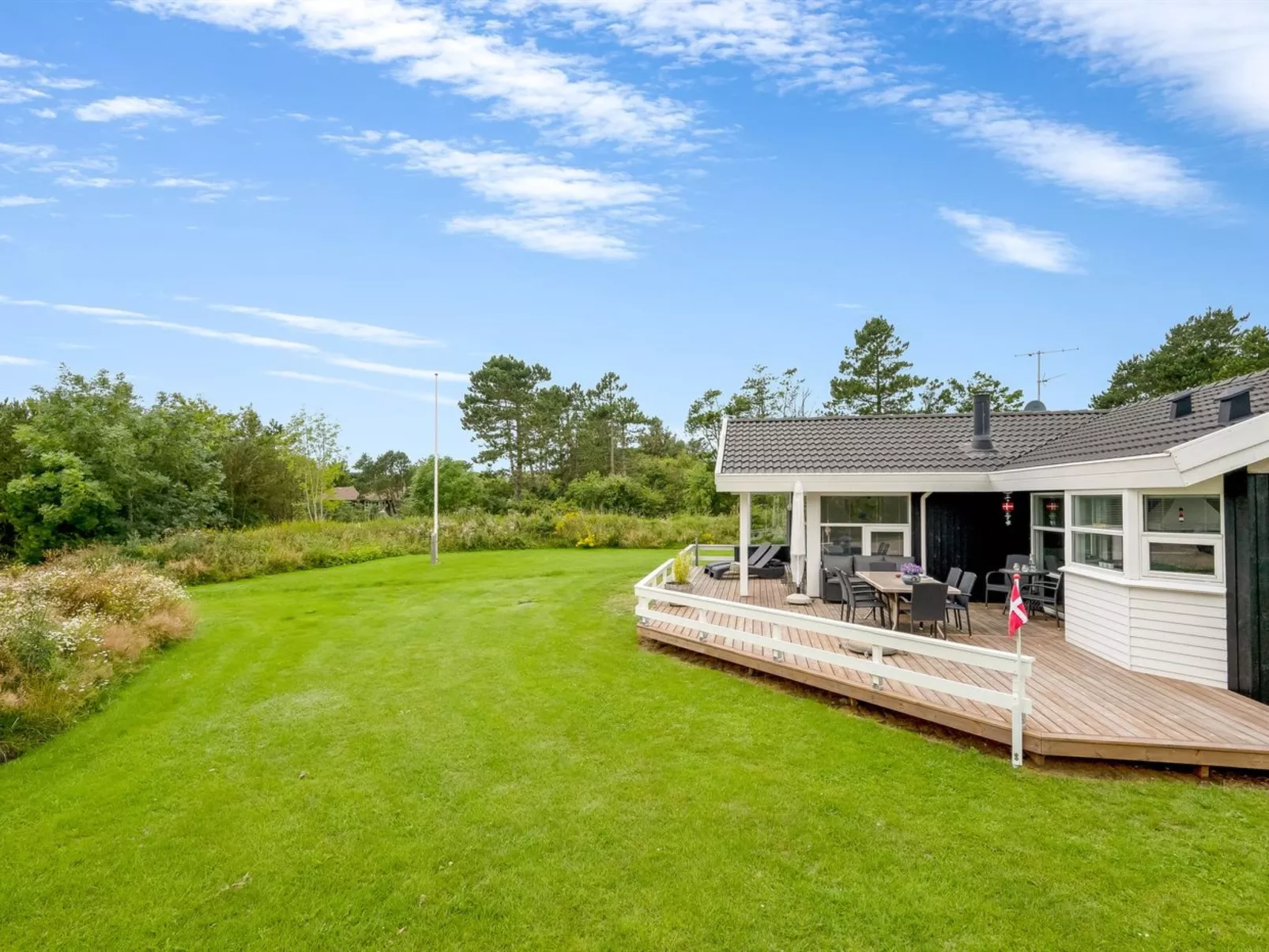 "Sviðandi" - 1.5km from the sea-Buiten