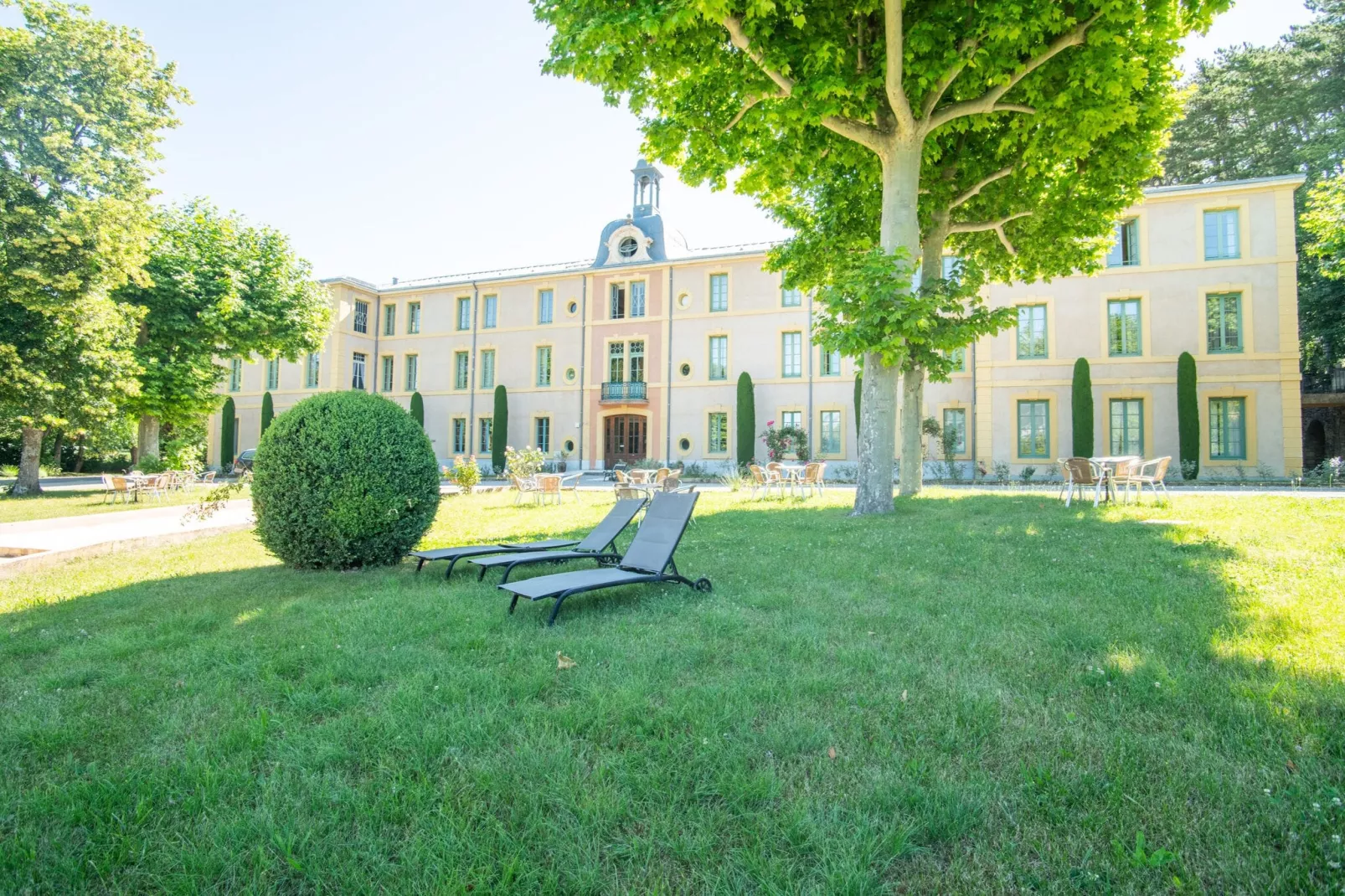 Au château près du Ventoux I-Buitenkant zomer