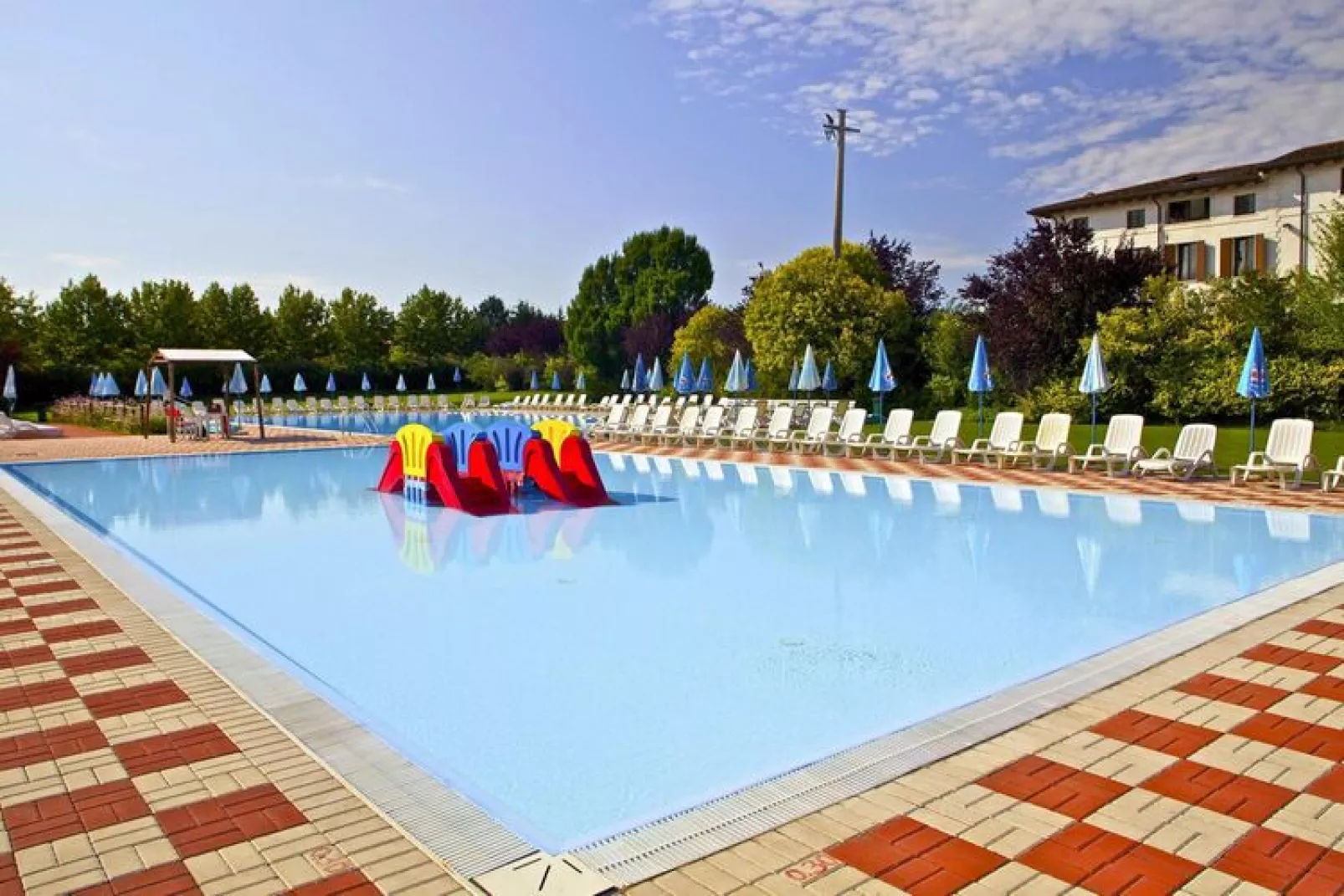 Caravanpark San Benedetto Camping Relais Peschiera / MH Miami-Zwembad