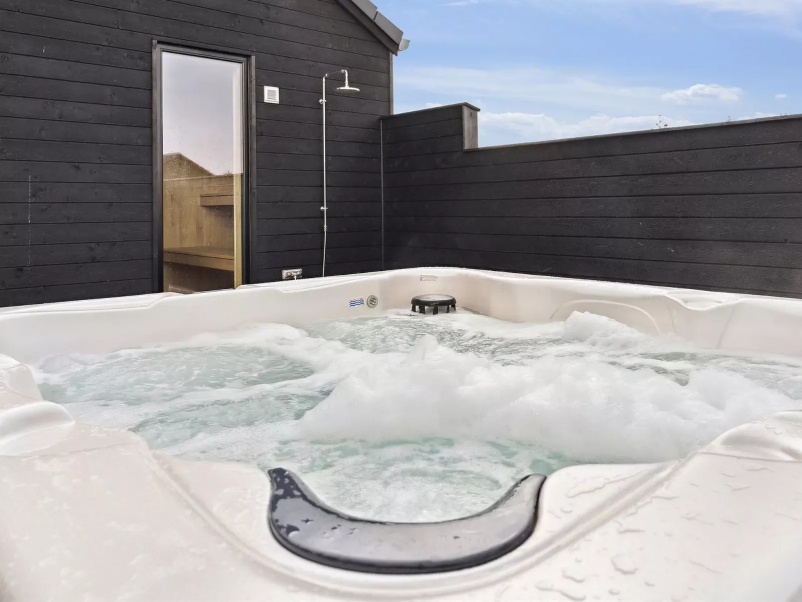 "Sitka" - 3.5km from the sea-Binnen