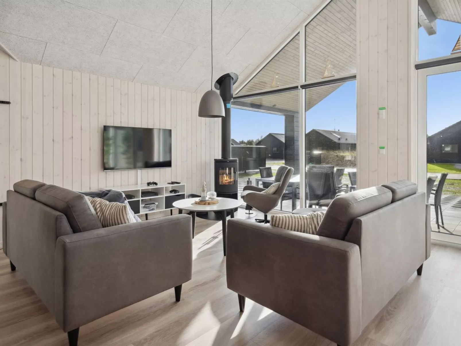 "Sitka" - 3.5km from the sea-Binnen