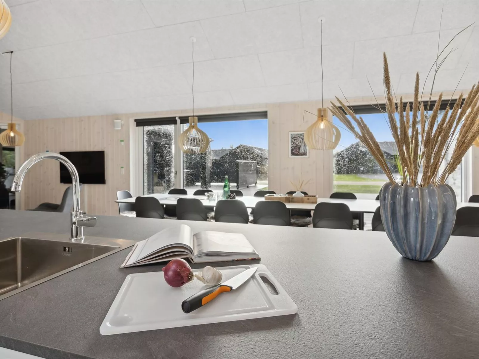 "Sitka" - 3.5km from the sea-Binnen