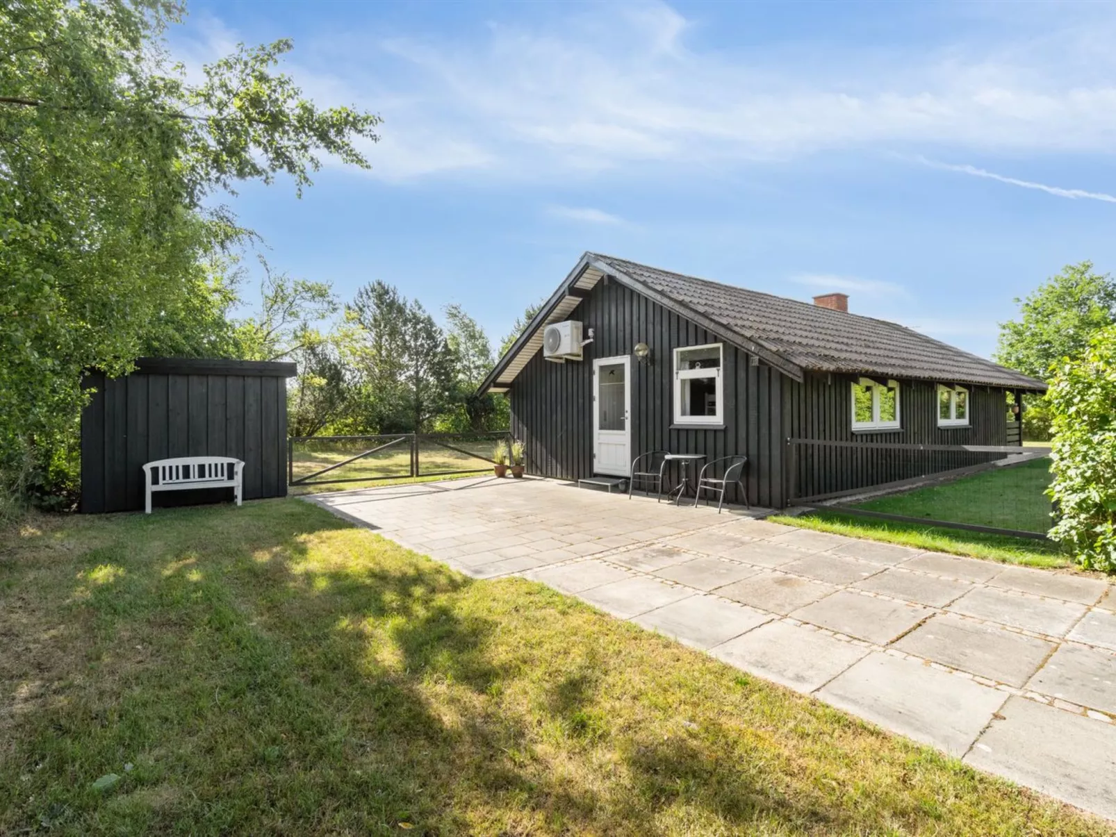 "Folki" - 250m from the sea-Buiten