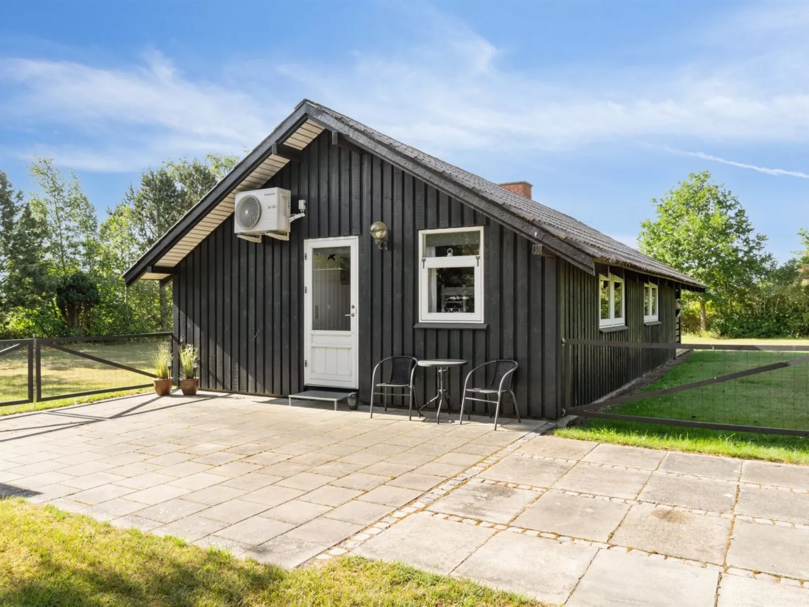 "Folki" - 250m from the sea-Buiten