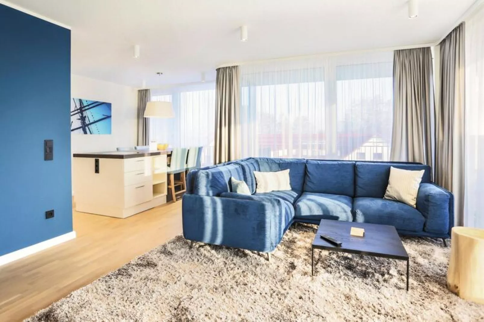 Apartments im MAREMÜRITZ Yachthafen Resort & Spa / Anker Penthouse Suite 2 Personen-Woonkamer