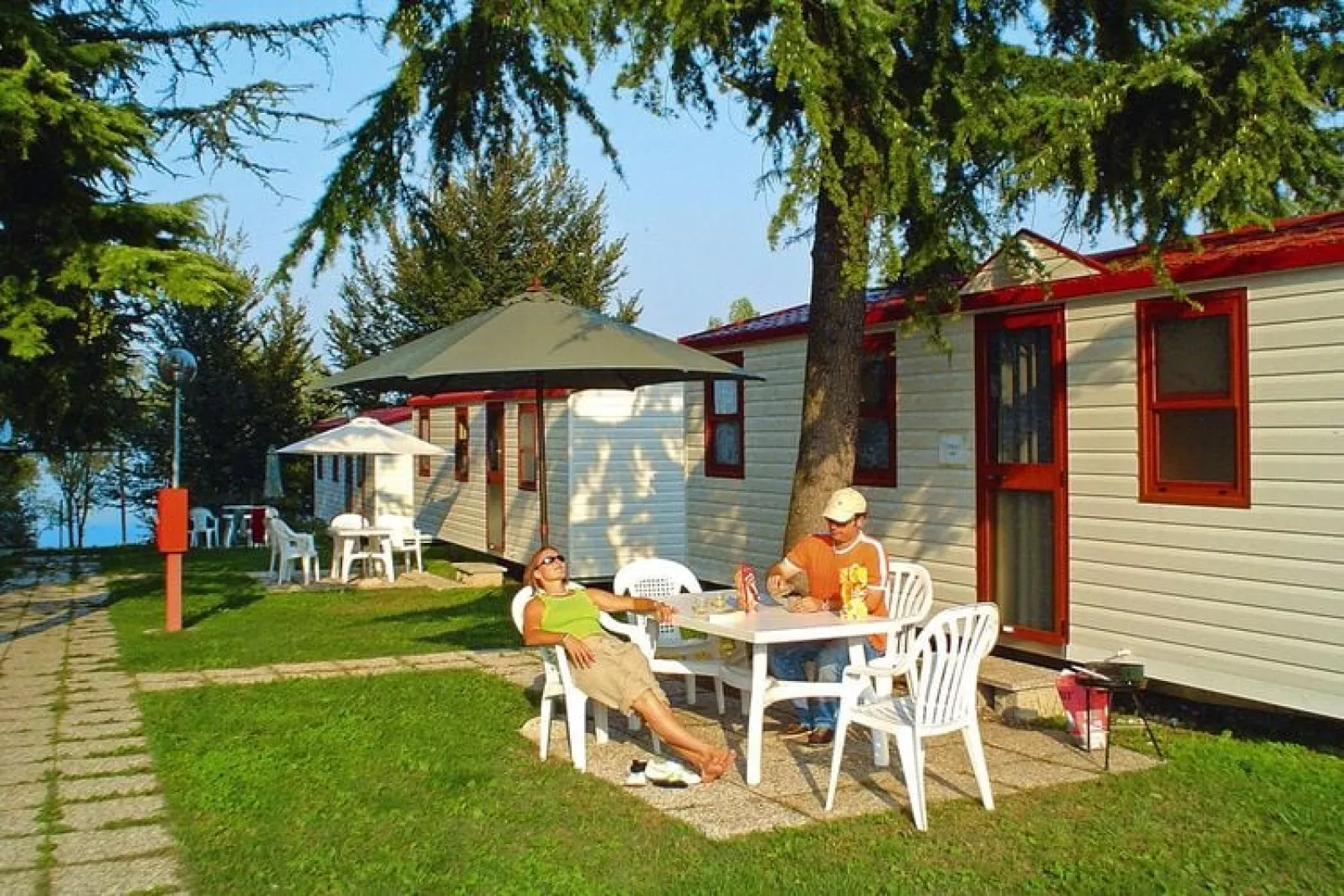 Caravanpark San Benedetto Camping Relais Peschiera / MH 4/5 / Chalet-Buitenkant zomer