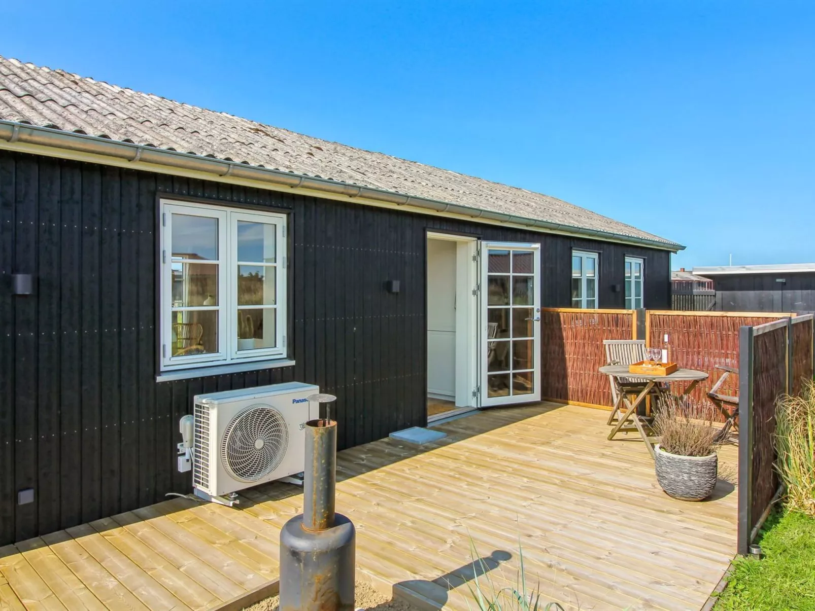 "Sanni" - 225m from the sea-Buiten