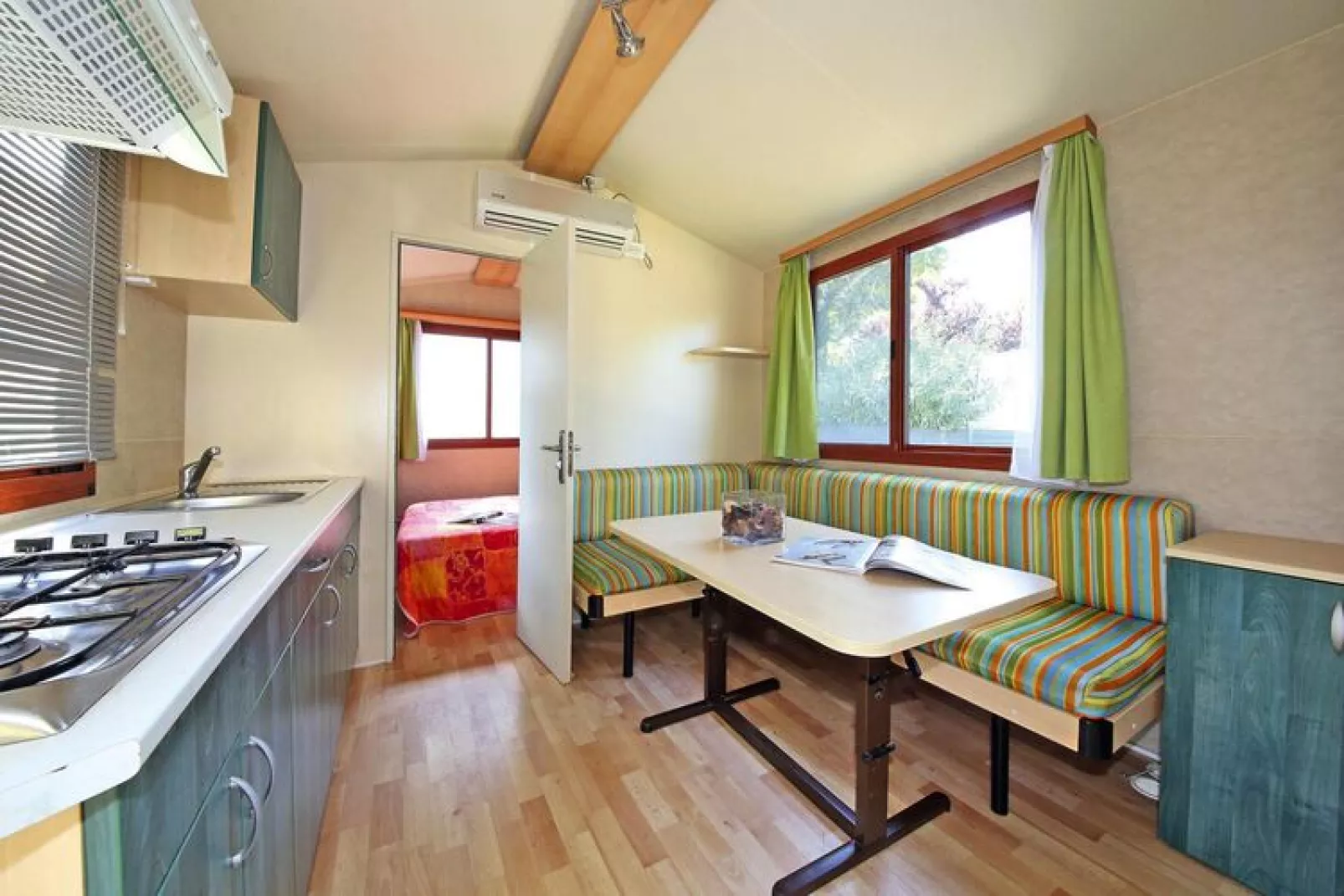 Caravanpark San Benedetto Camping Relais Peschiera / MH 4/5 / Chalet-Keuken