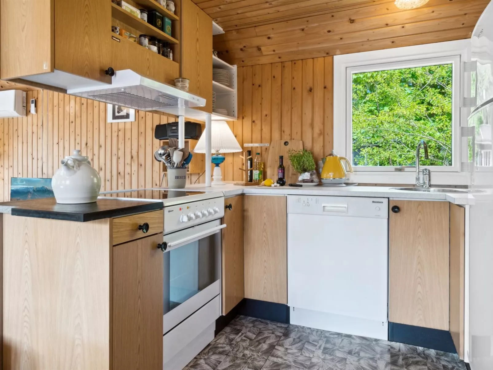 "Hillmari" - 650m from the sea-Binnen